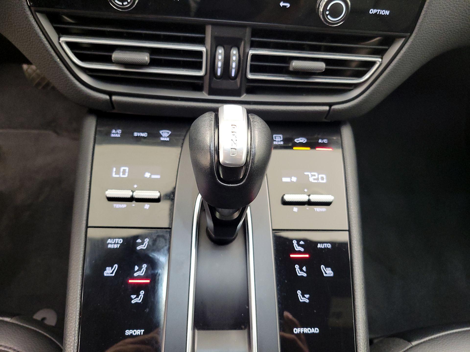 Thumbnail: 2022 Porsche Macan - 18
