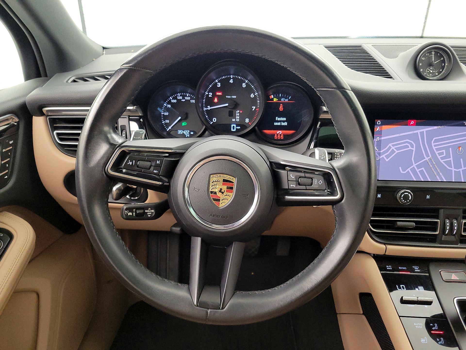 Thumbnail: 2023 Porsche Macan - 10