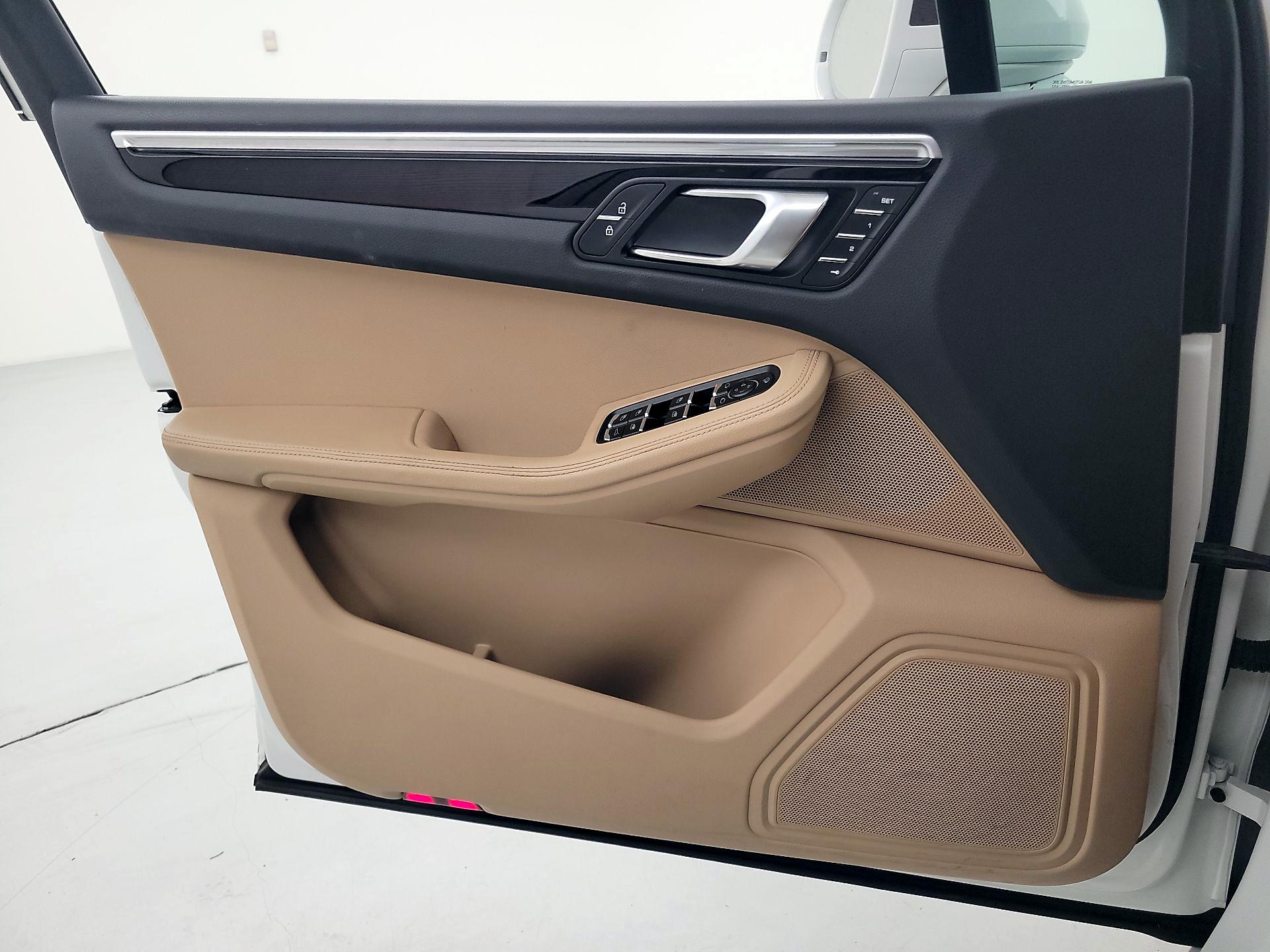 Thumbnail: 2023 Porsche Macan - 12