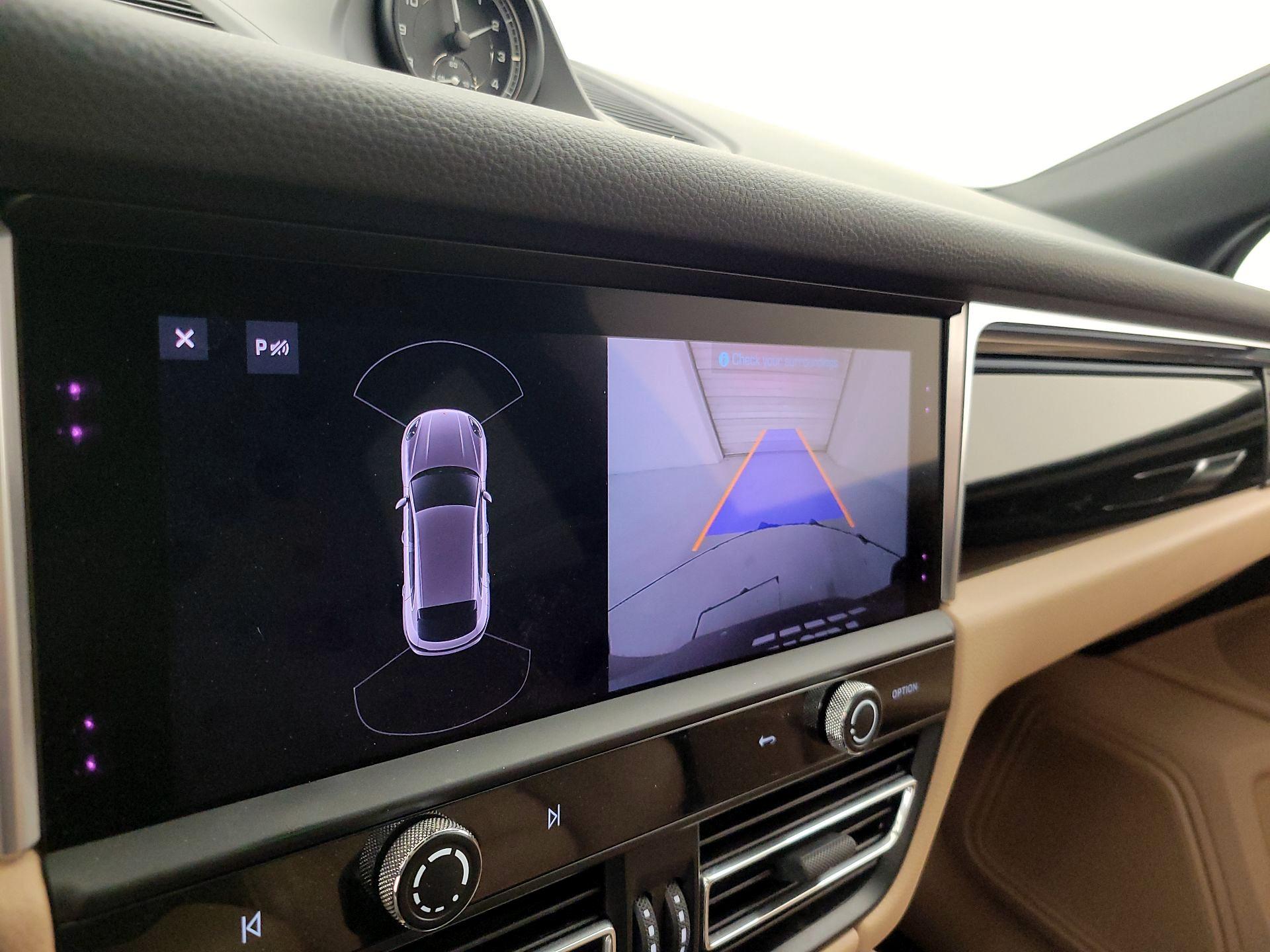 Thumbnail: 2023 Porsche Macan - 15