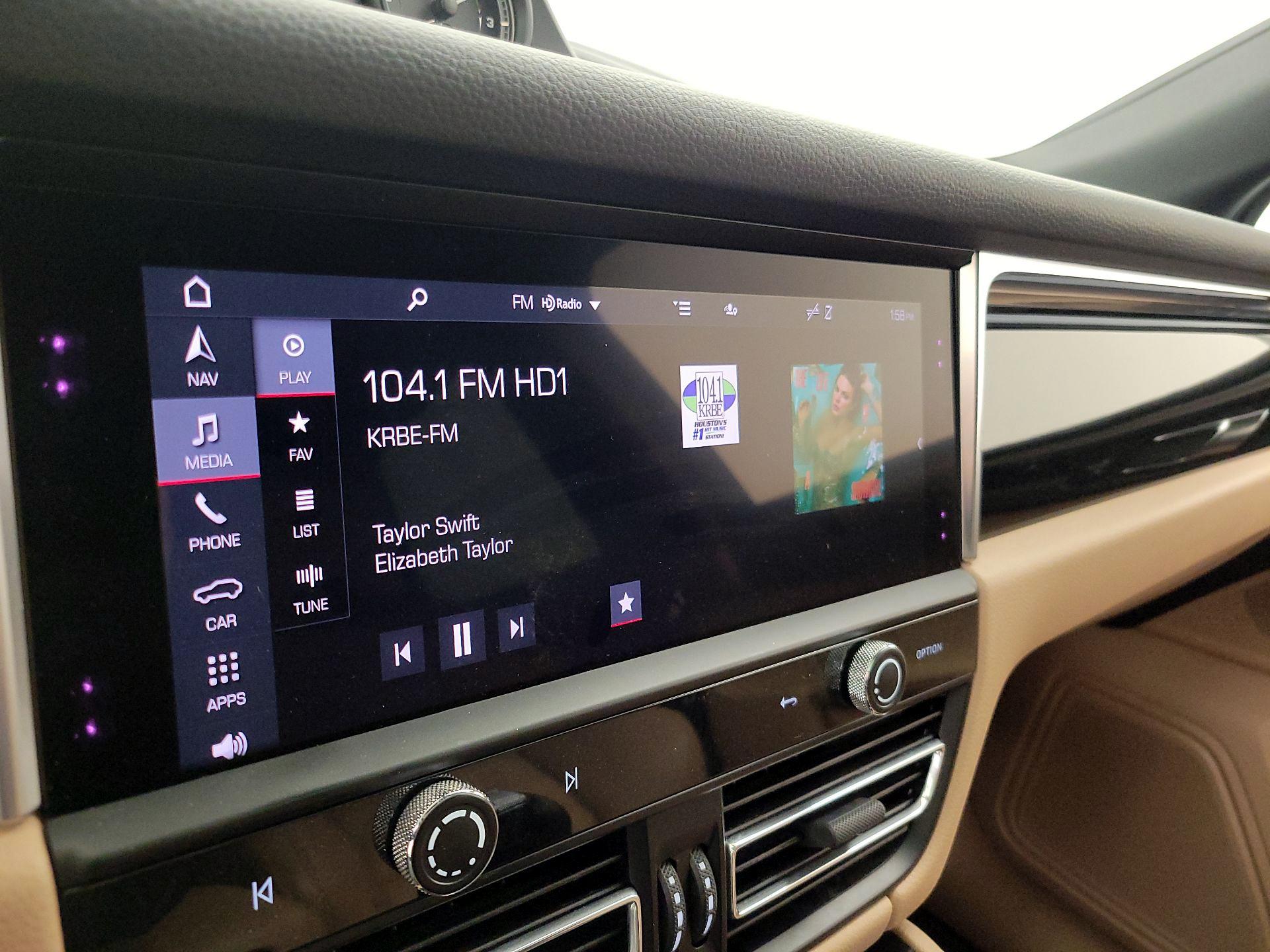 Thumbnail: 2023 Porsche Macan - 16