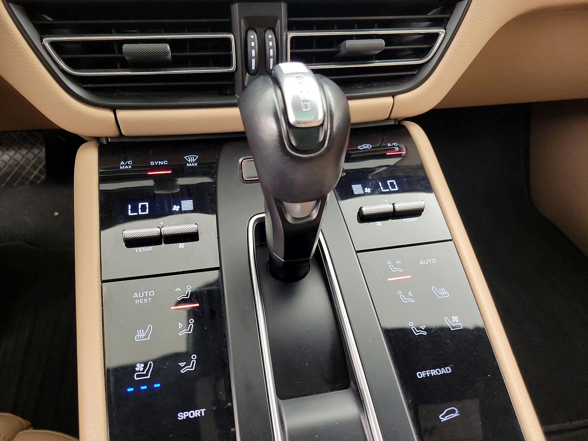 Thumbnail: 2023 Porsche Macan - 18