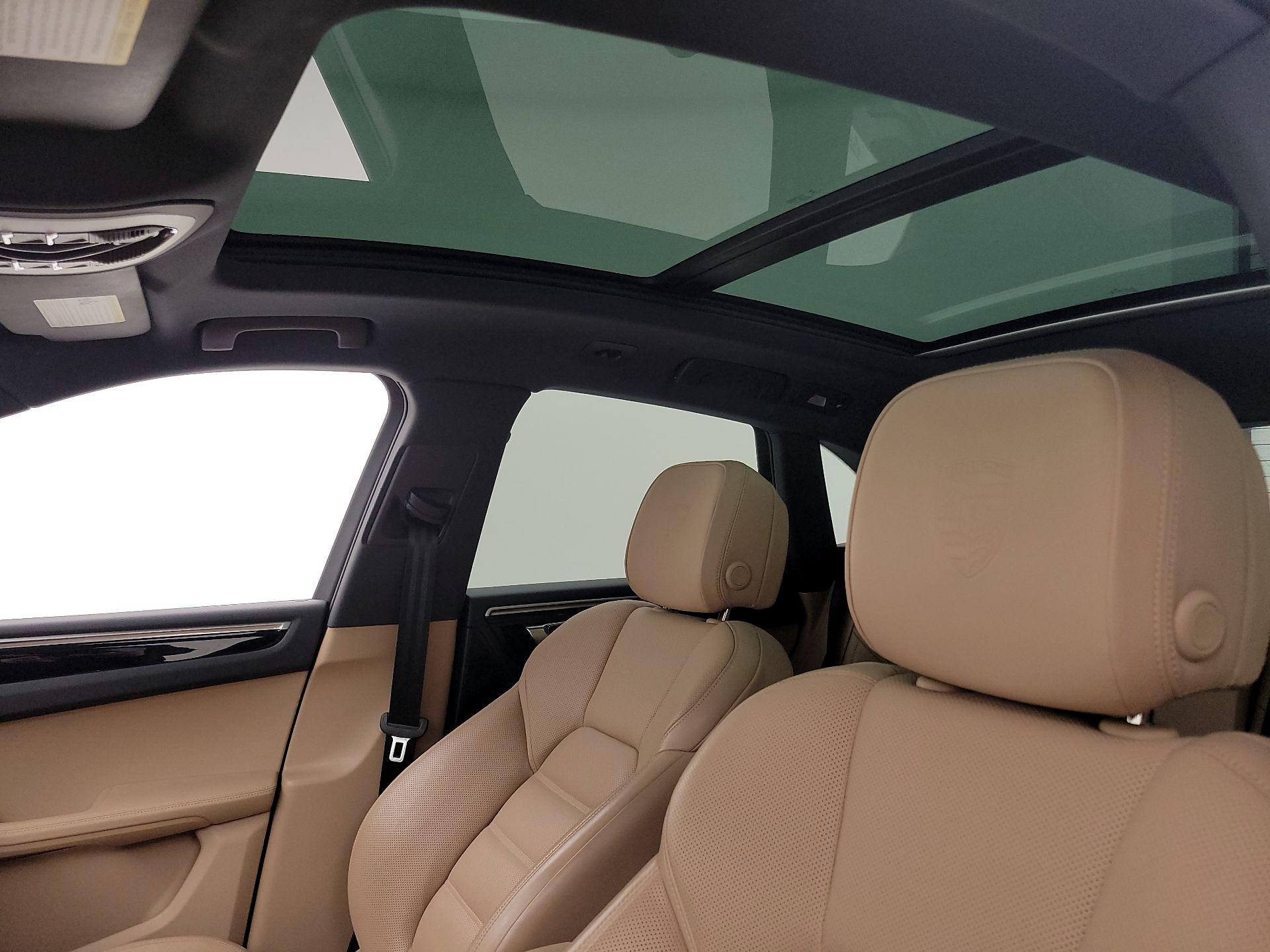 Thumbnail: 2023 Porsche Macan - 20