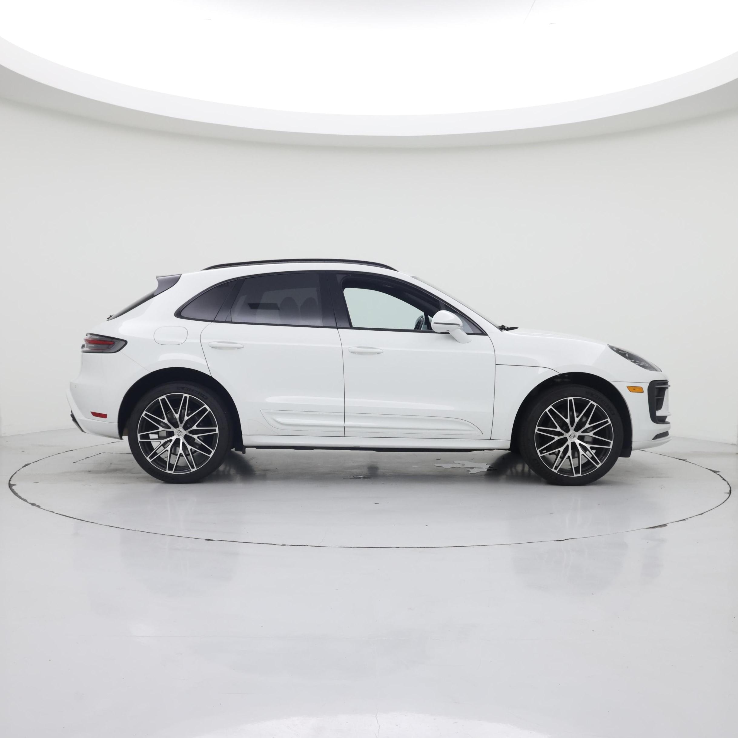 Thumbnail: 2023 Porsche Macan - 7