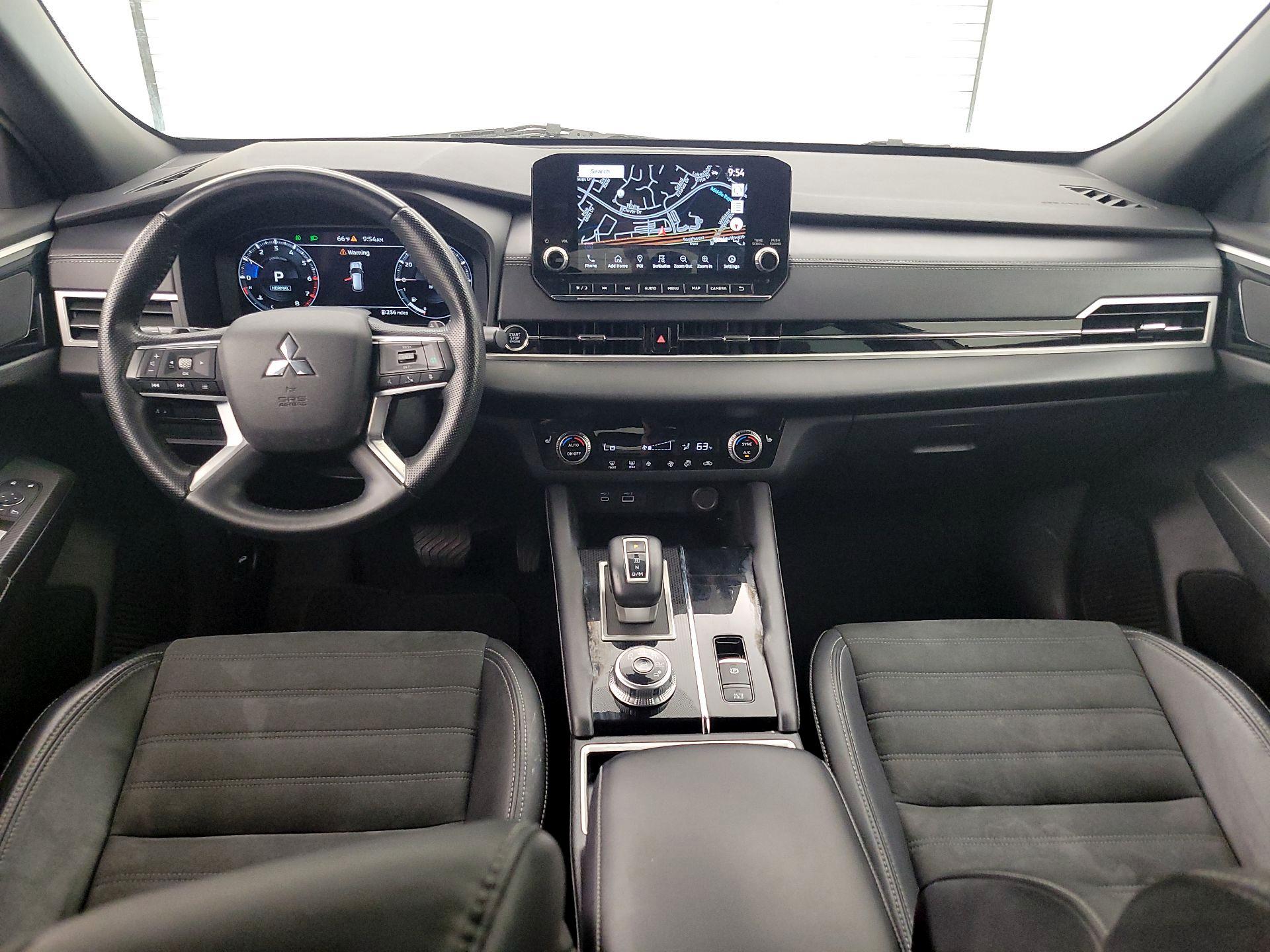 Thumbnail: 2023 Mitsubishi Outlander - 9