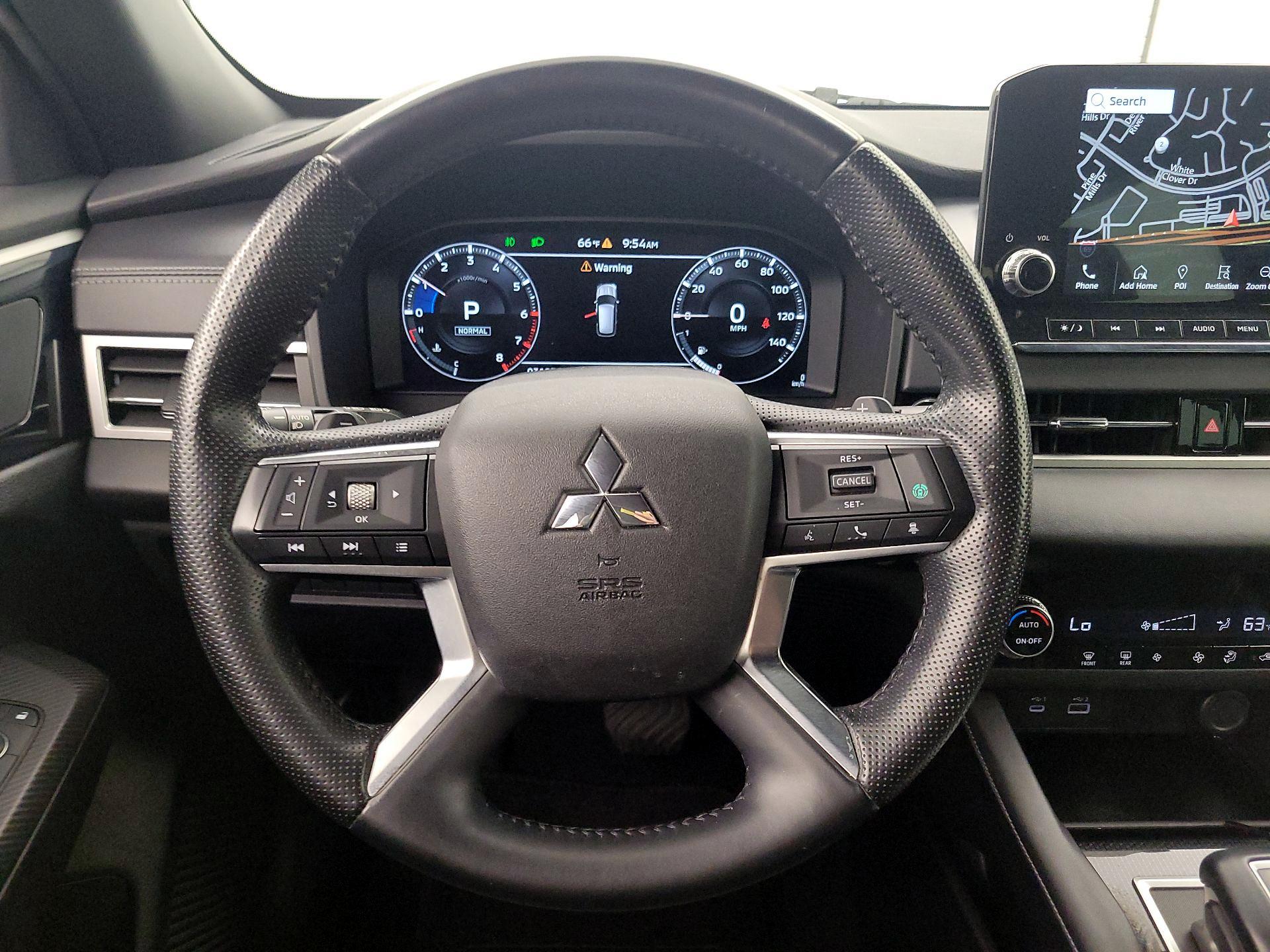 Thumbnail: 2023 Mitsubishi Outlander - 10