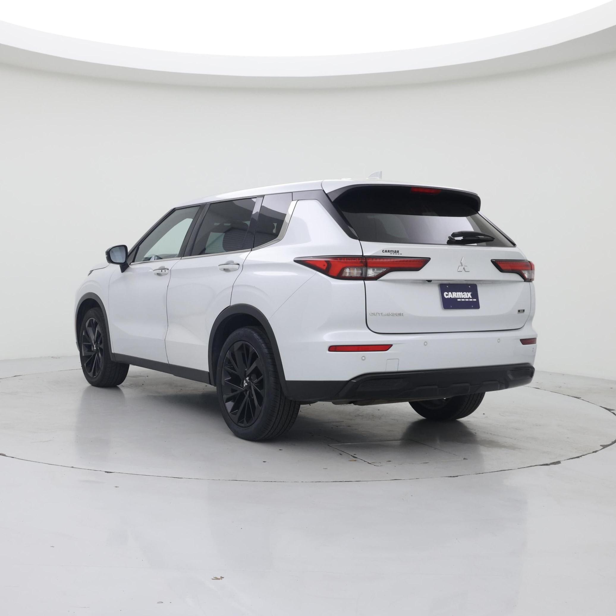 Thumbnail: 2023 Mitsubishi Outlander - 2