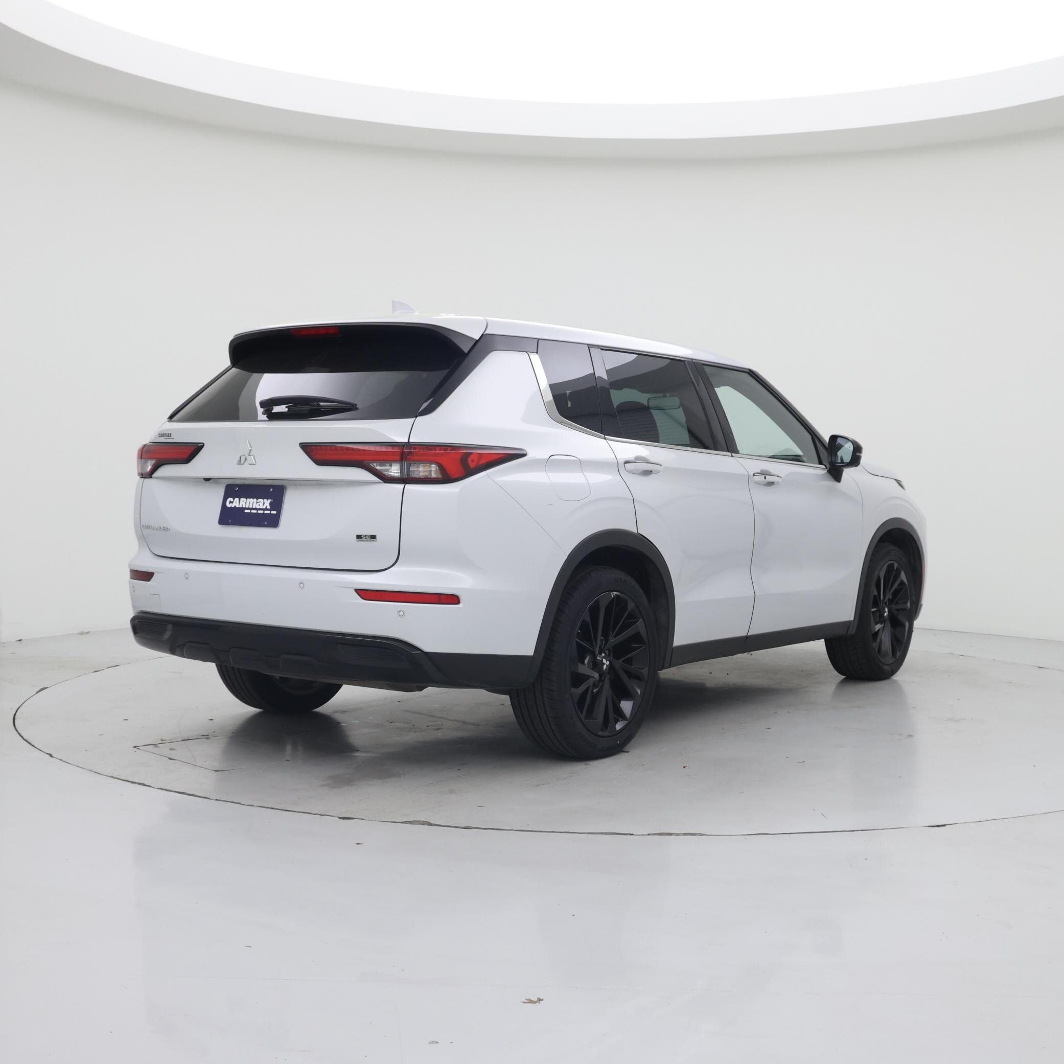 Thumbnail: 2023 Mitsubishi Outlander - 8