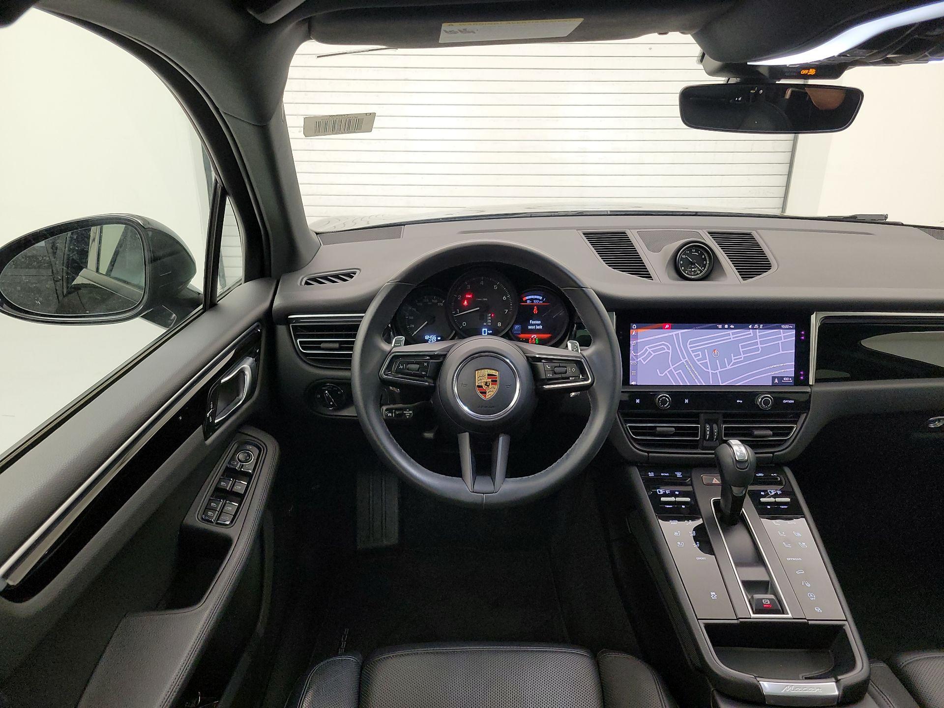 Thumbnail: 2022 Porsche Macan - 10