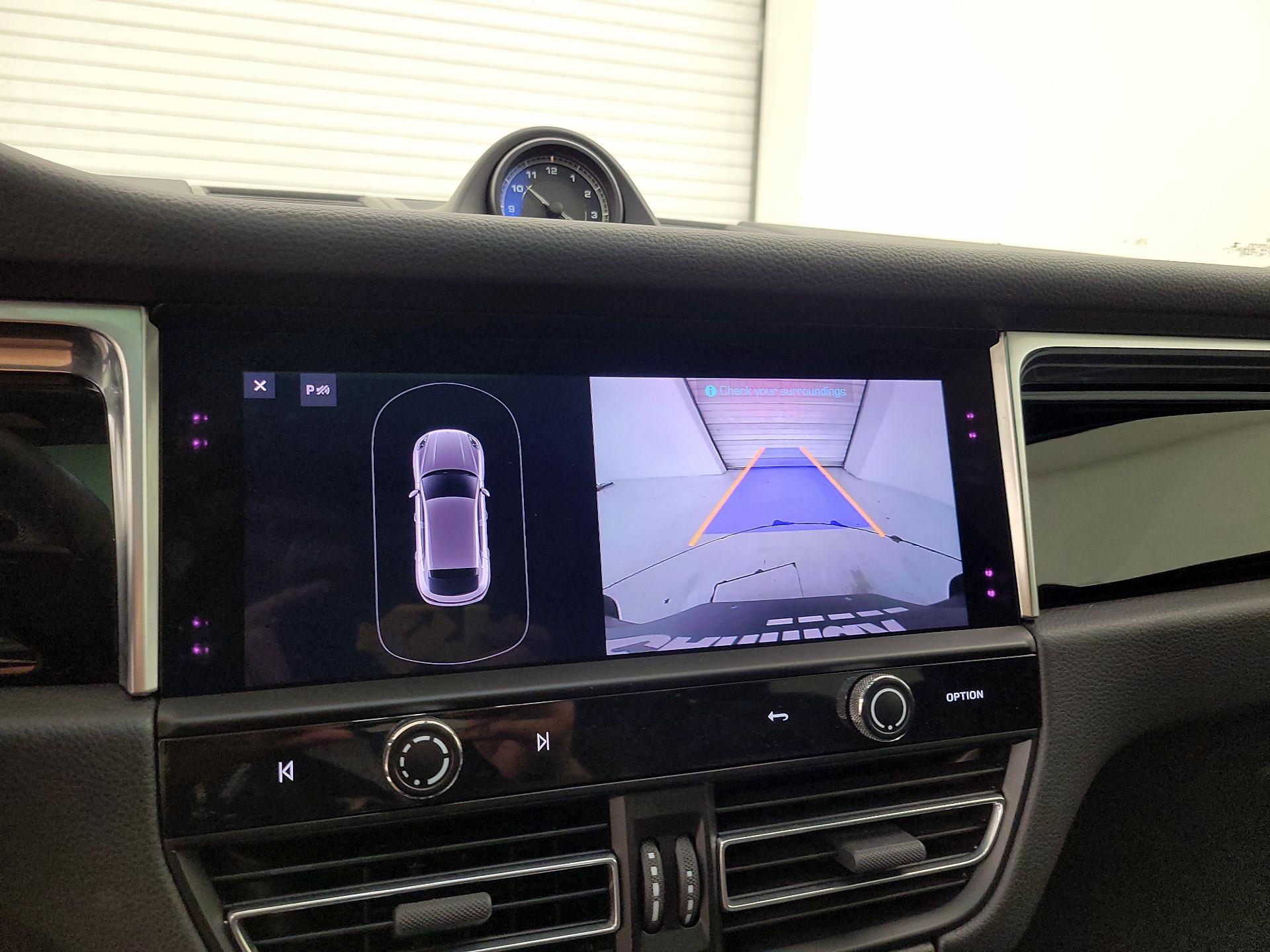 Thumbnail: 2022 Porsche Macan - 15