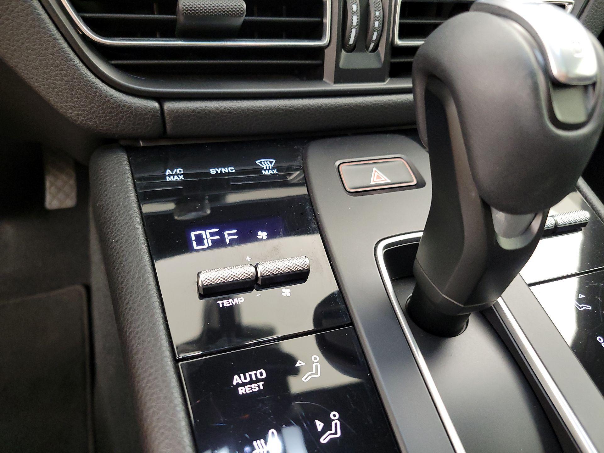 Thumbnail: 2022 Porsche Macan - 17