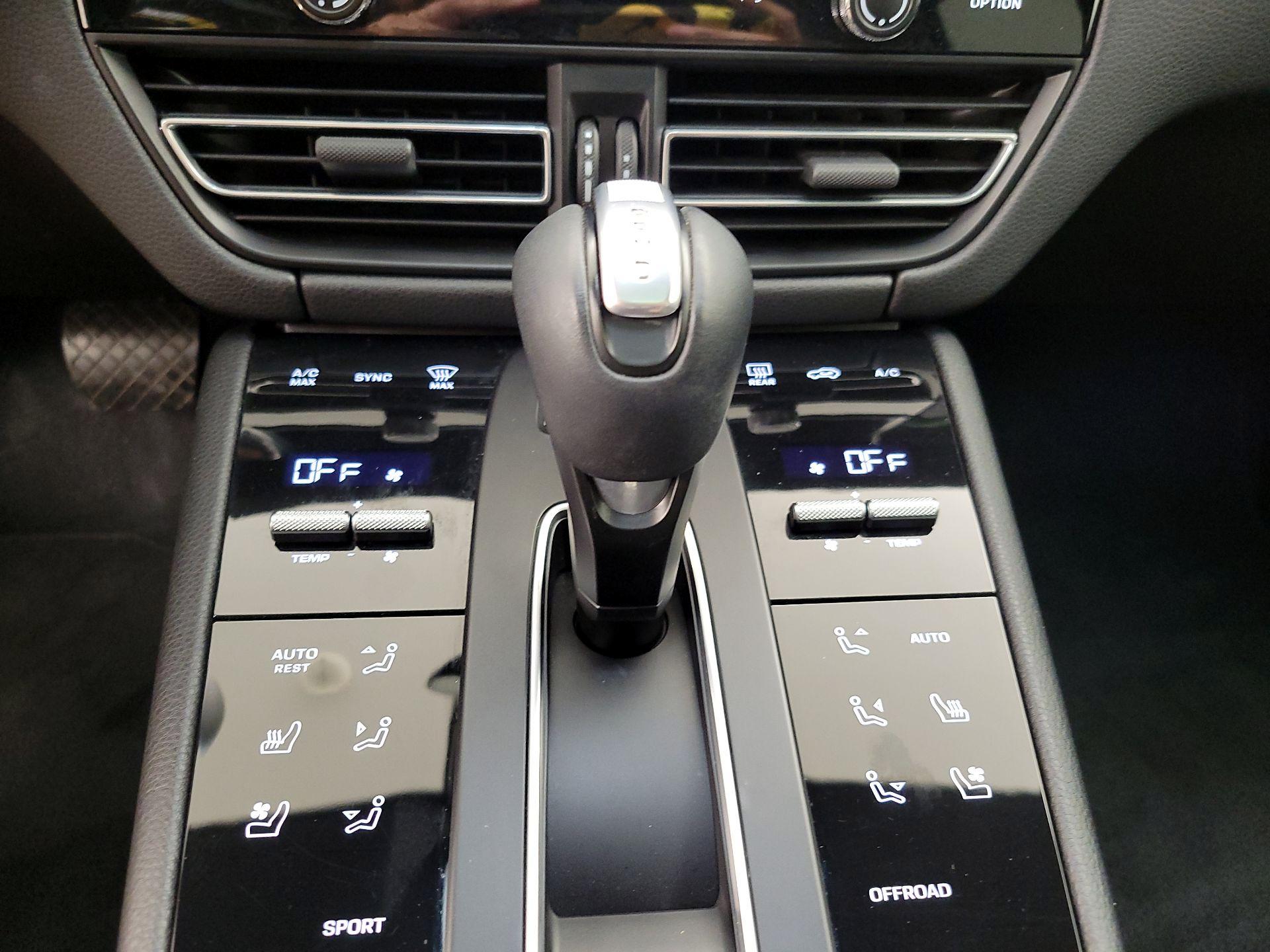 Thumbnail: 2022 Porsche Macan - 18