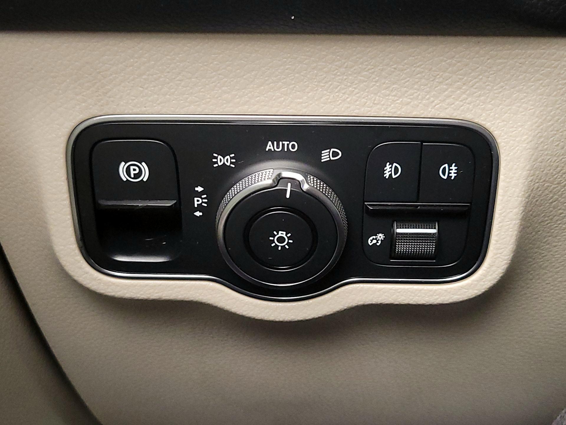 Thumbnail: 2020 Mercedes-Benz GLB - 13