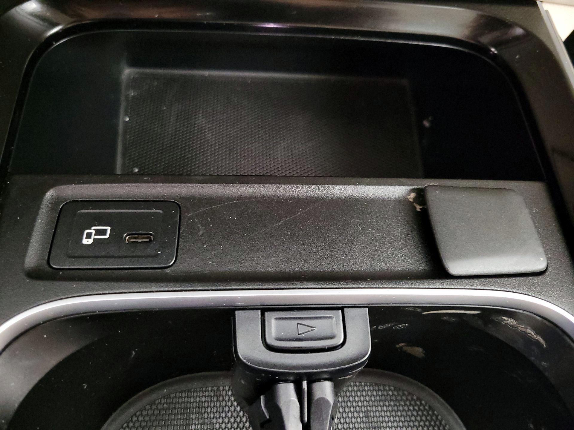 Thumbnail: 2020 Mercedes-Benz GLB - 18