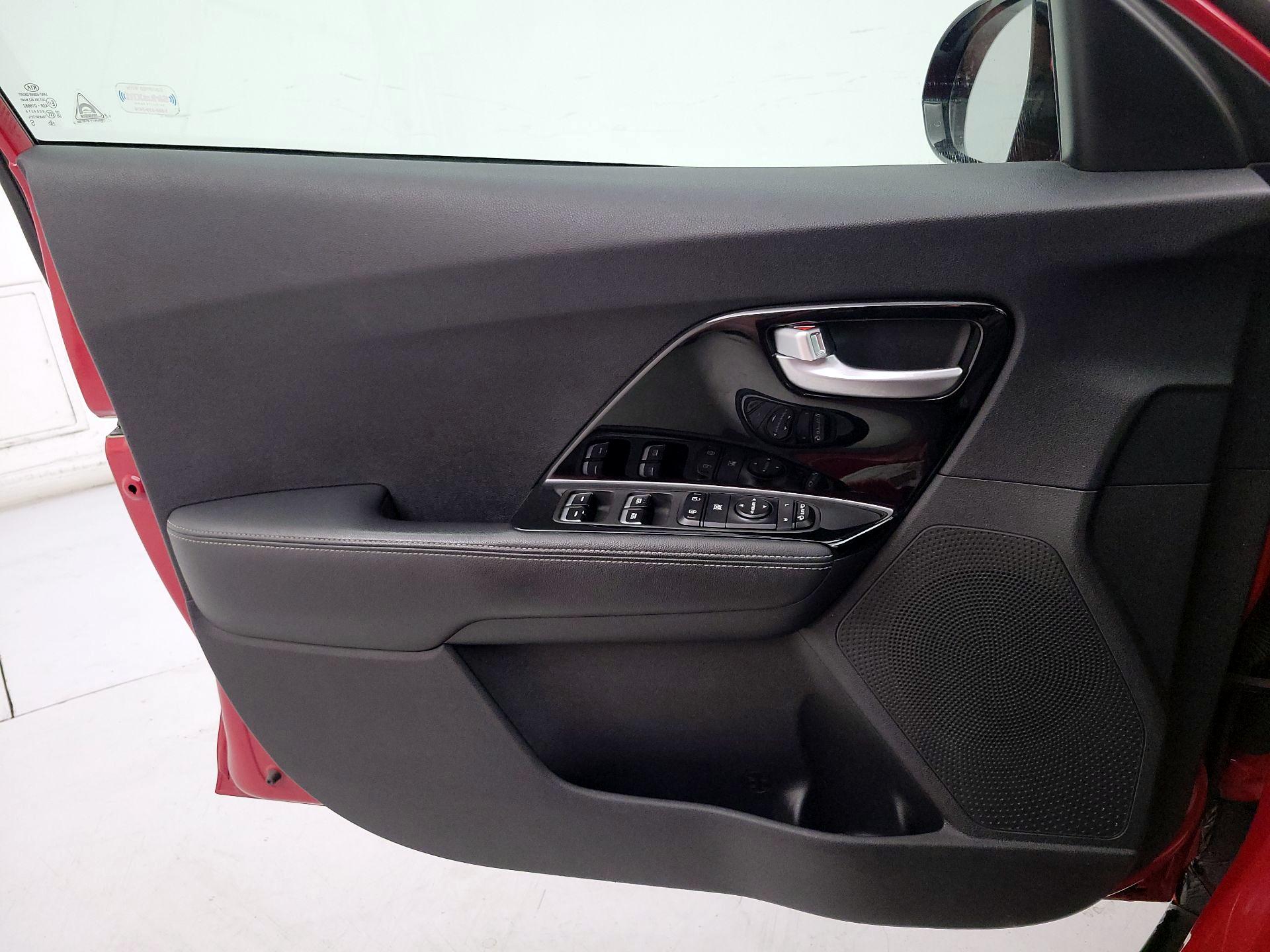 Thumbnail: 2018 Kia Niro - 12