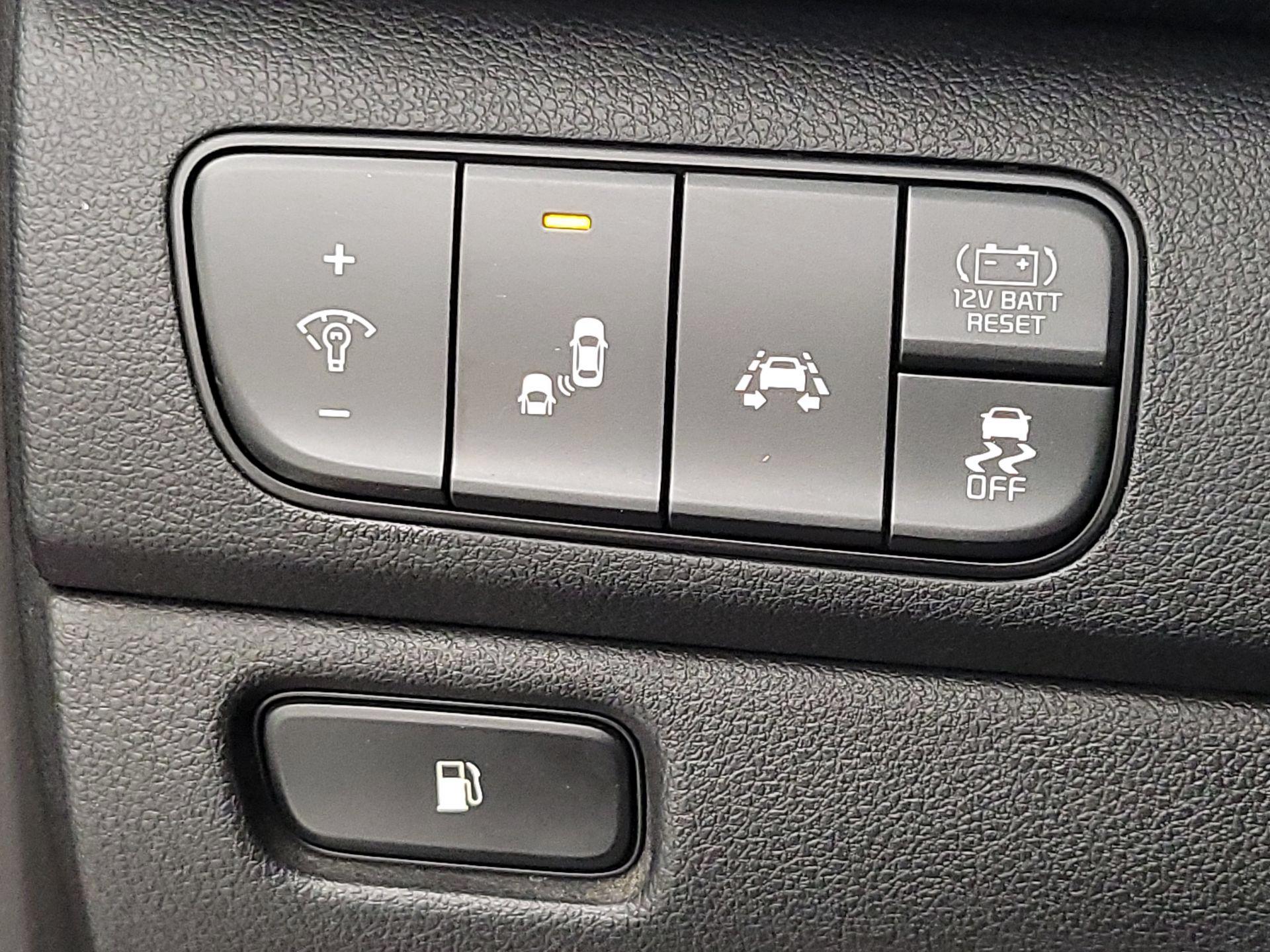 Thumbnail: 2018 Kia Niro - 13