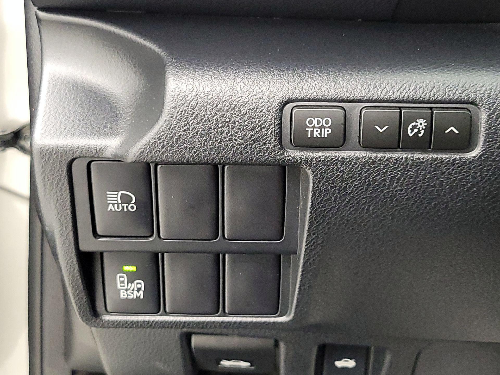 Thumbnail: 2017 Lexus IS - 13