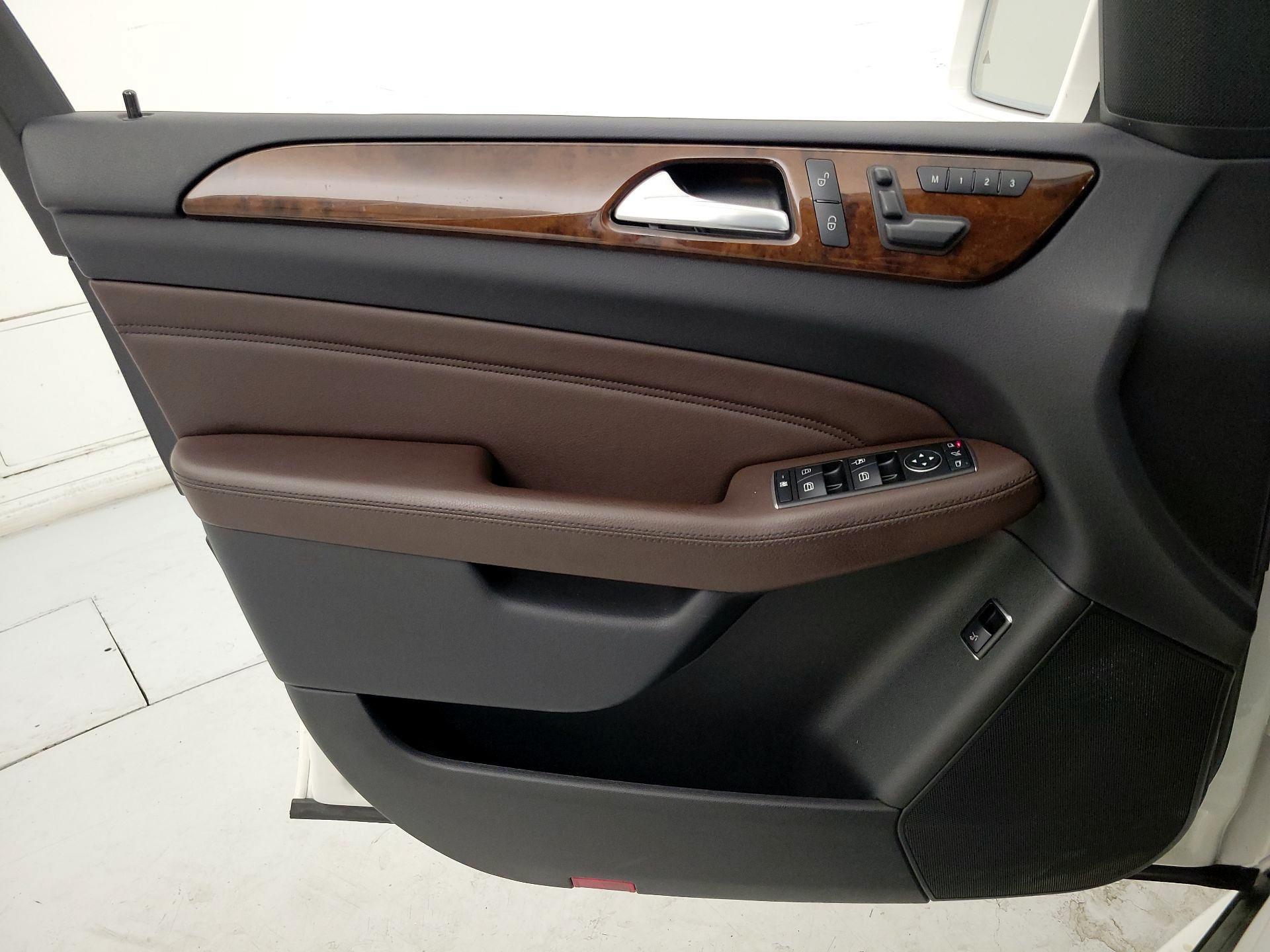 Thumbnail: 2015 Mercedes-Benz M-Class - 12