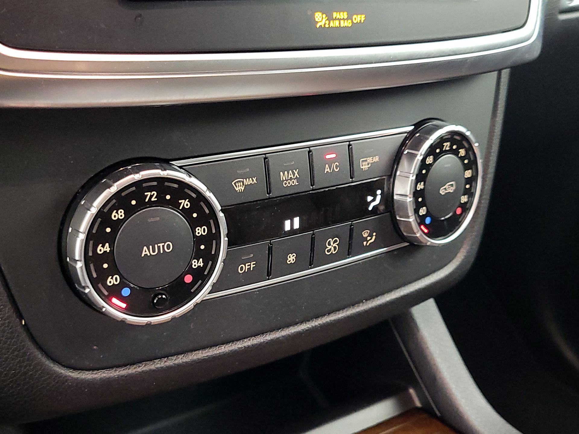 Thumbnail: 2015 Mercedes-Benz M-Class - 17