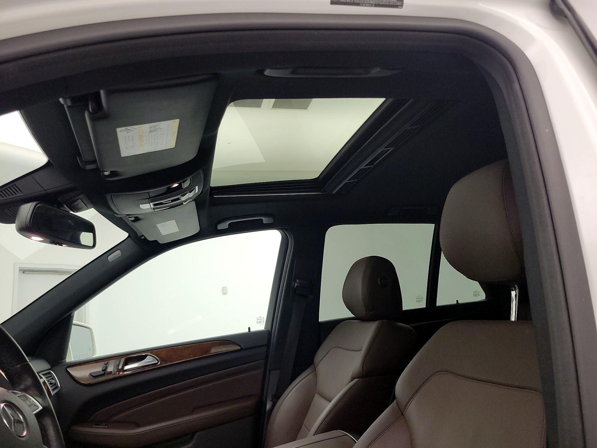 Thumbnail: 2015 Mercedes-Benz M-Class - 19