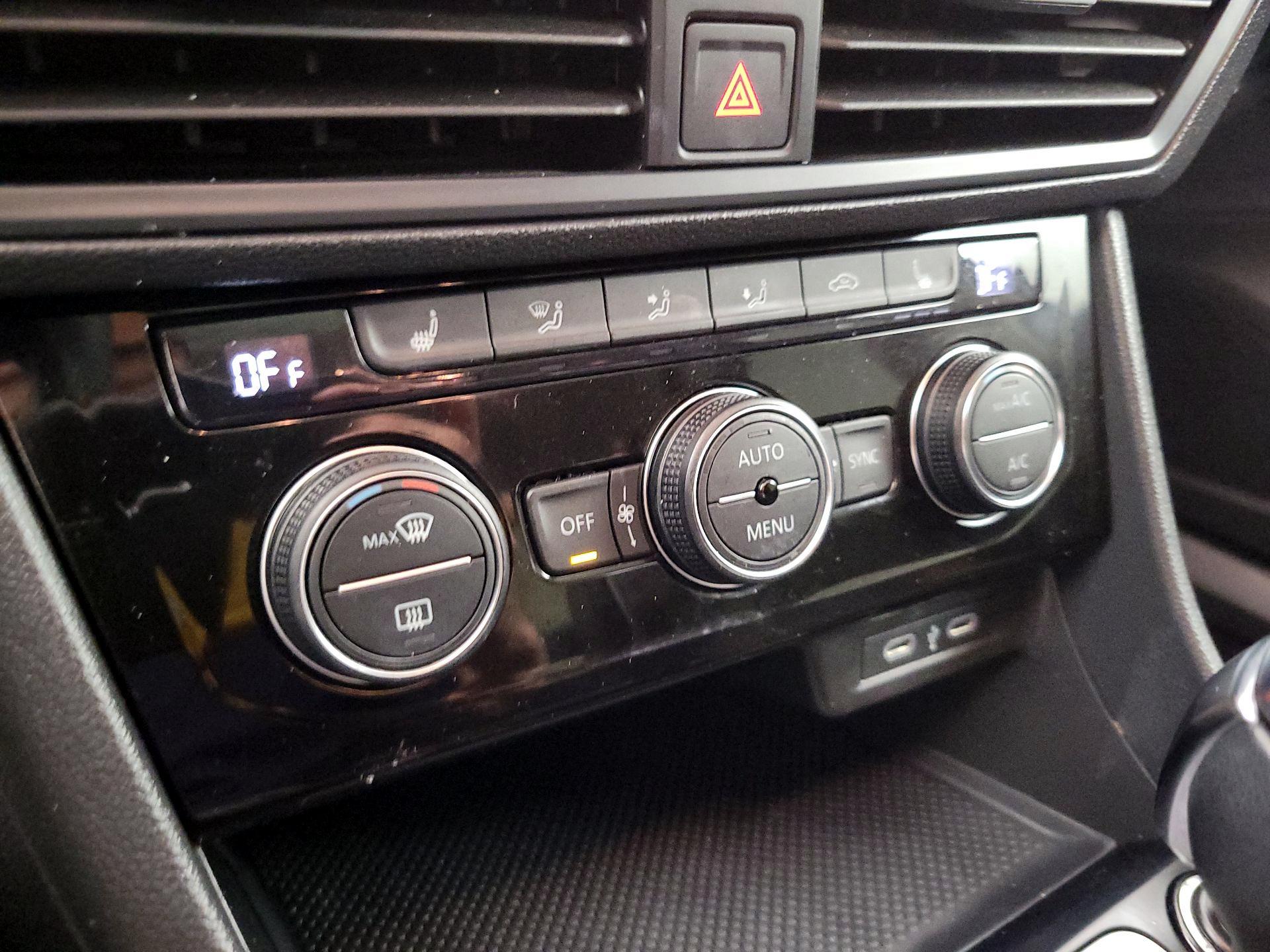 Thumbnail: 2024 Volkswagen Jetta - 16