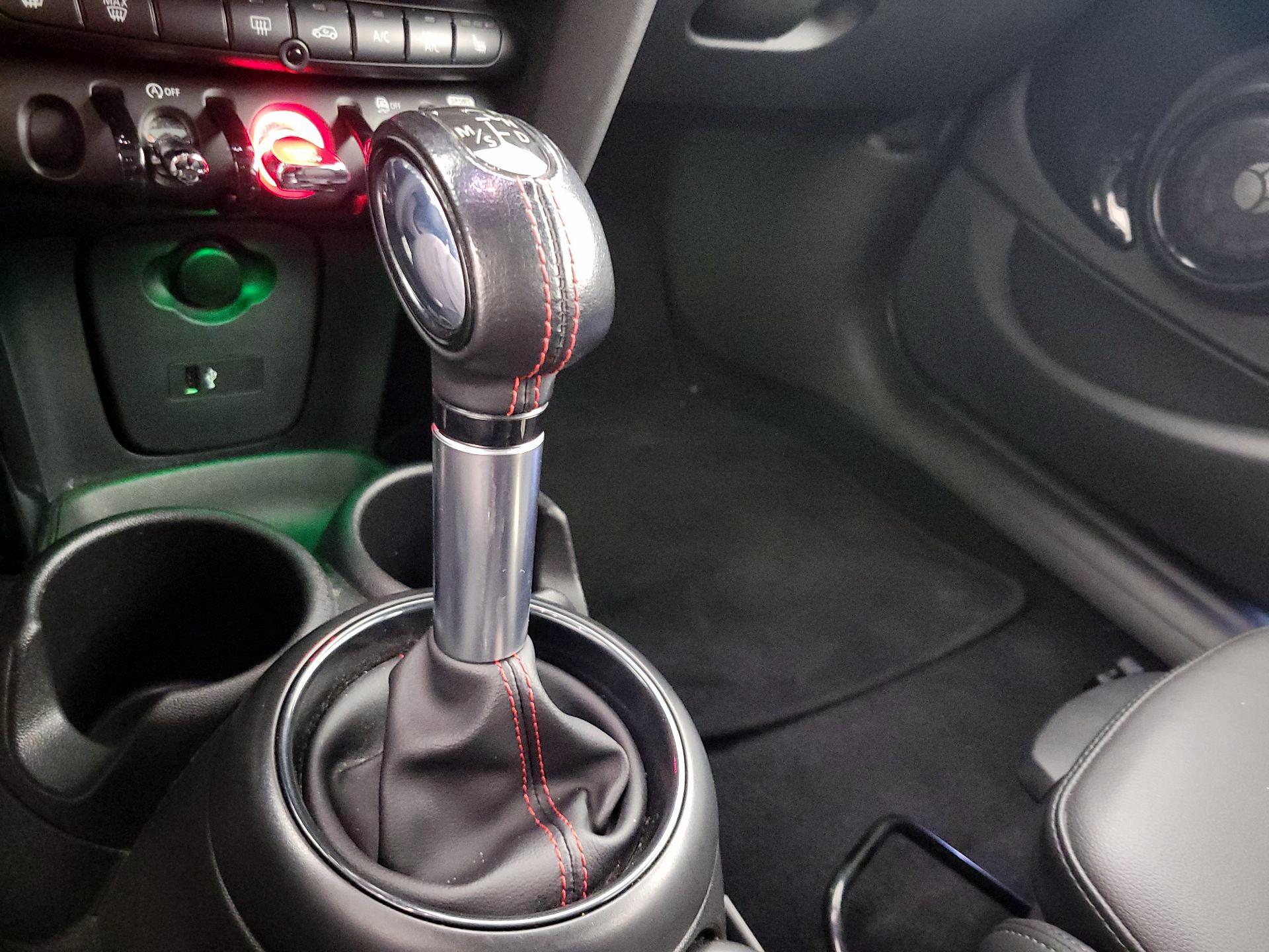 Thumbnail: 2019 MINI Cooper Hardtop - 17