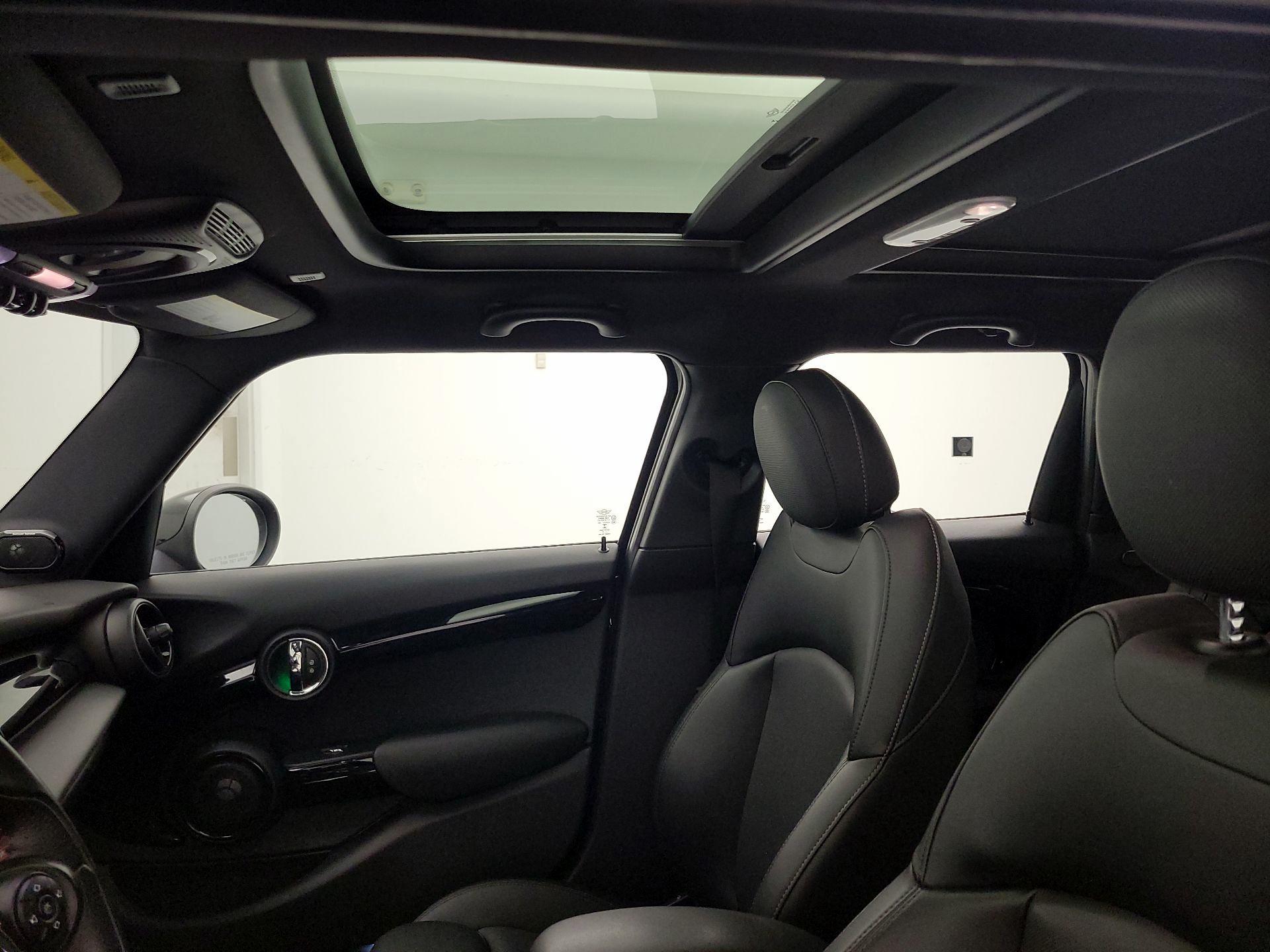 Thumbnail: 2019 MINI Cooper Hardtop - 18