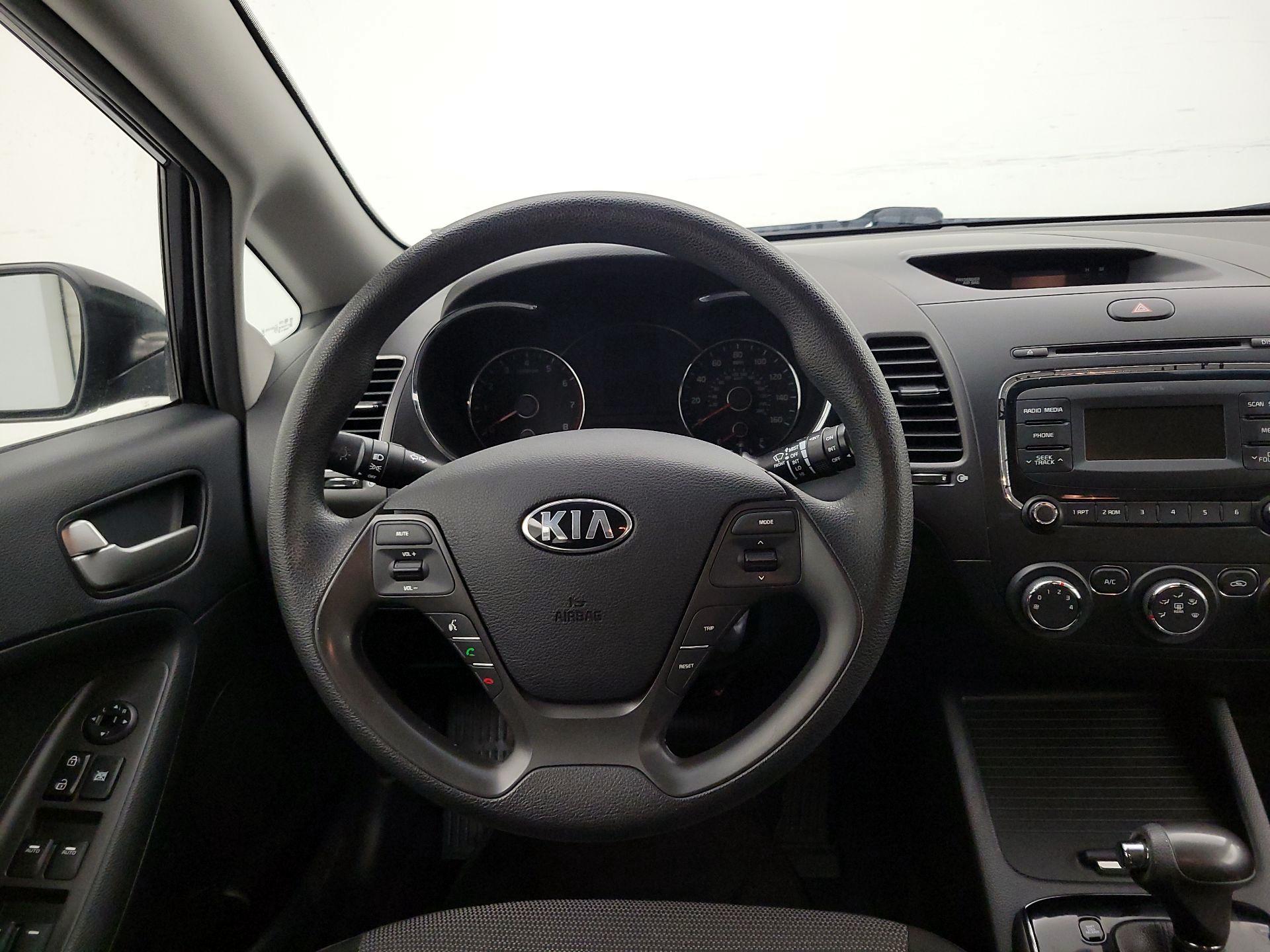 Thumbnail: 2017 Kia Forte - 10