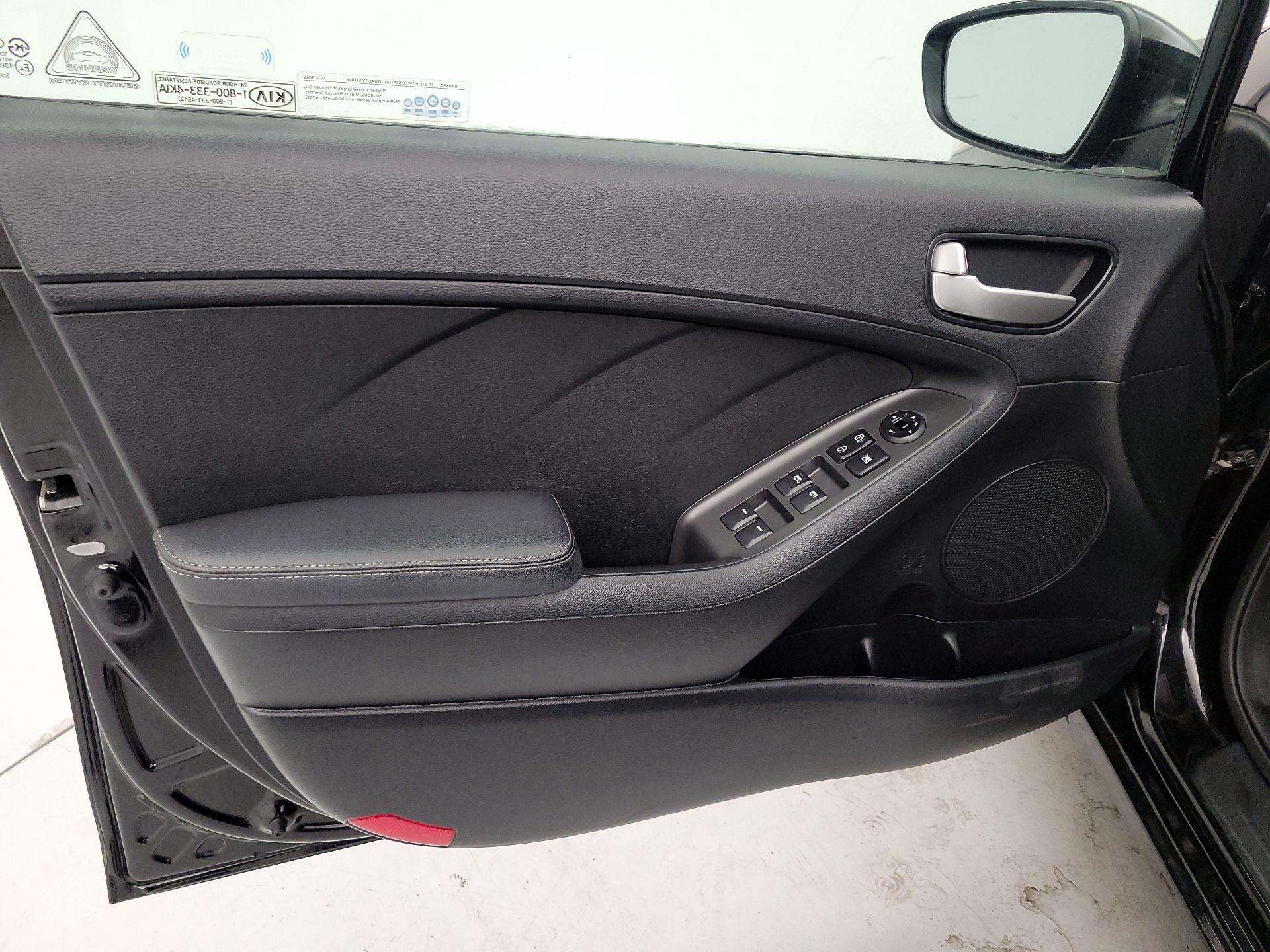 Thumbnail: 2017 Kia Forte - 12