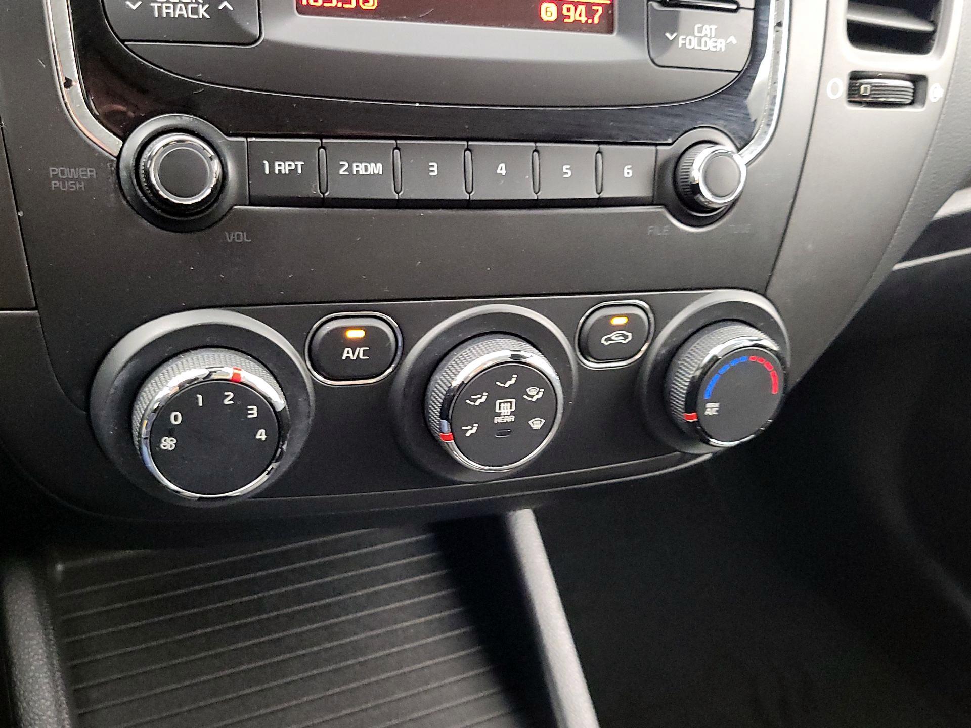 Thumbnail: 2017 Kia Forte - 15