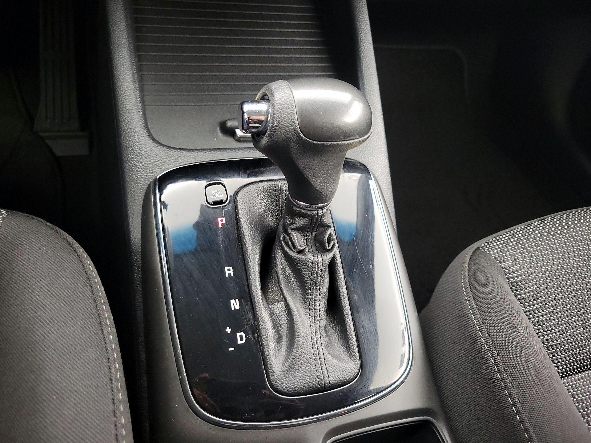 Thumbnail: 2017 Kia Forte - 16