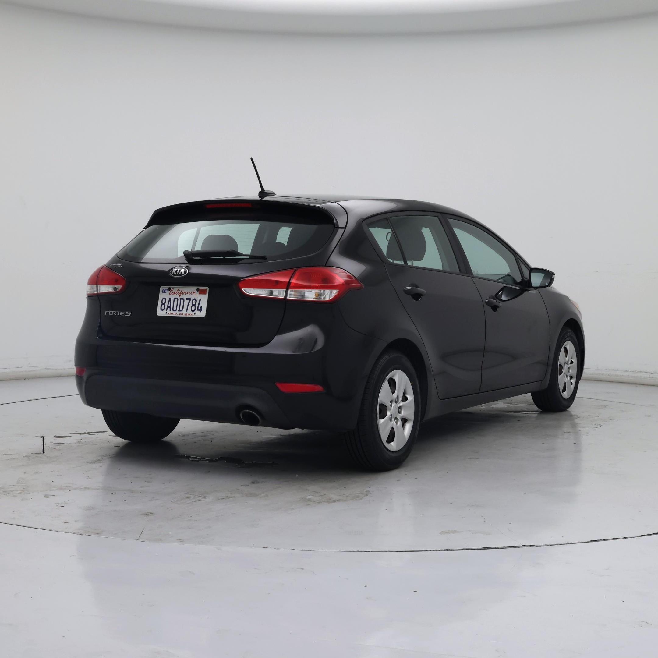 Thumbnail: 2017 Kia Forte - 8