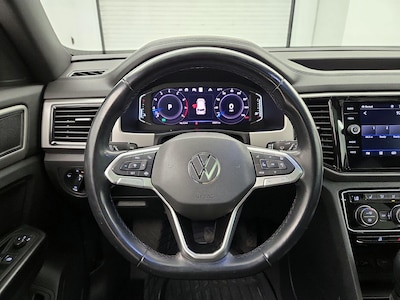 Steering Wheel & Instrument Cluster (On)