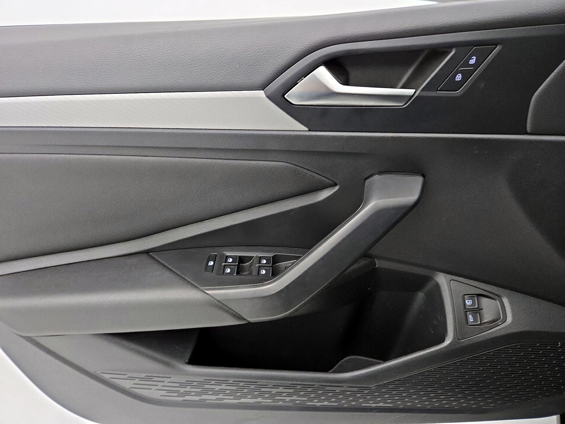 Thumbnail: 2021 Volkswagen Jetta - 12