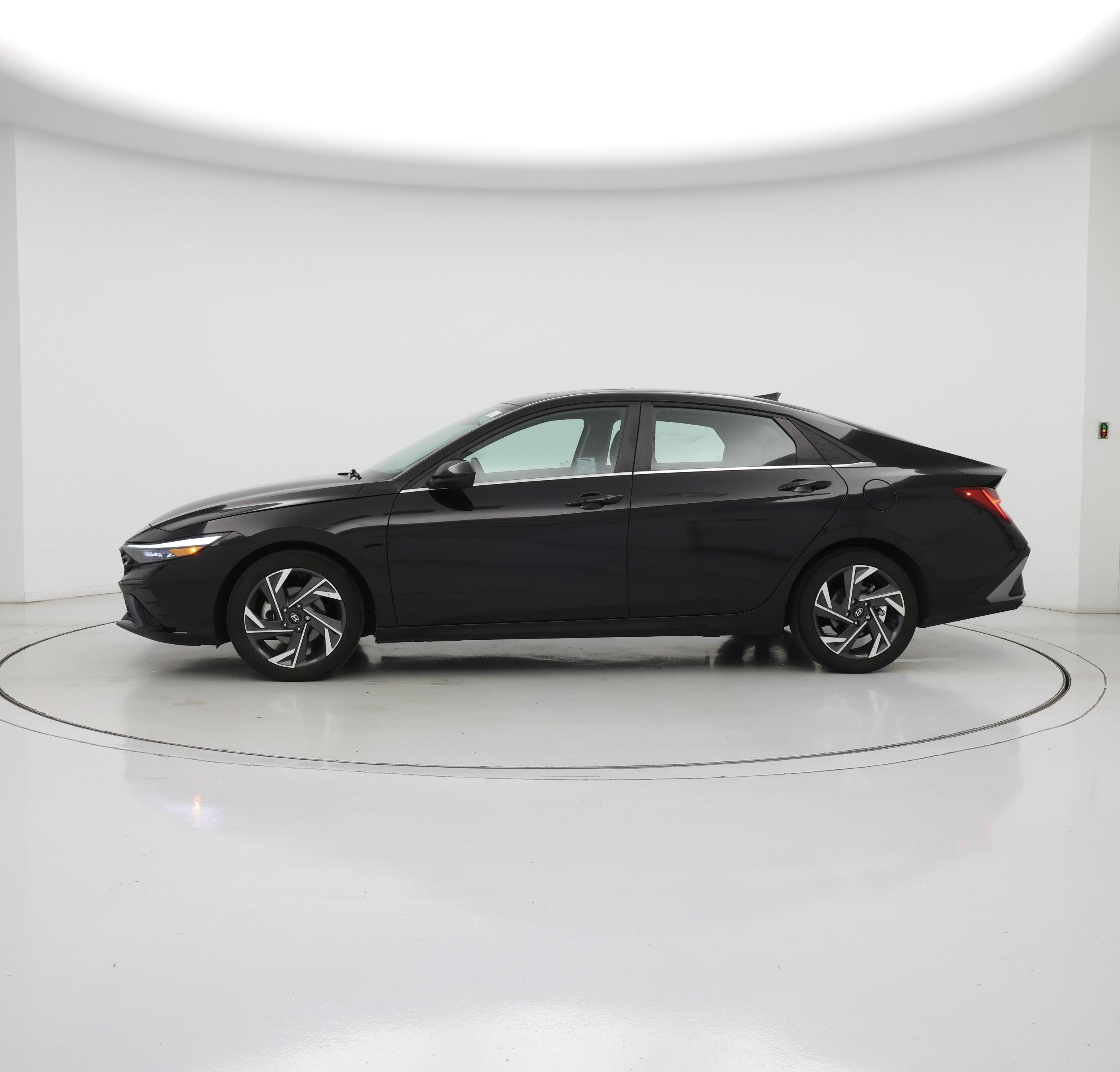 Thumbnail: 2024 Hyundai Elantra - 3