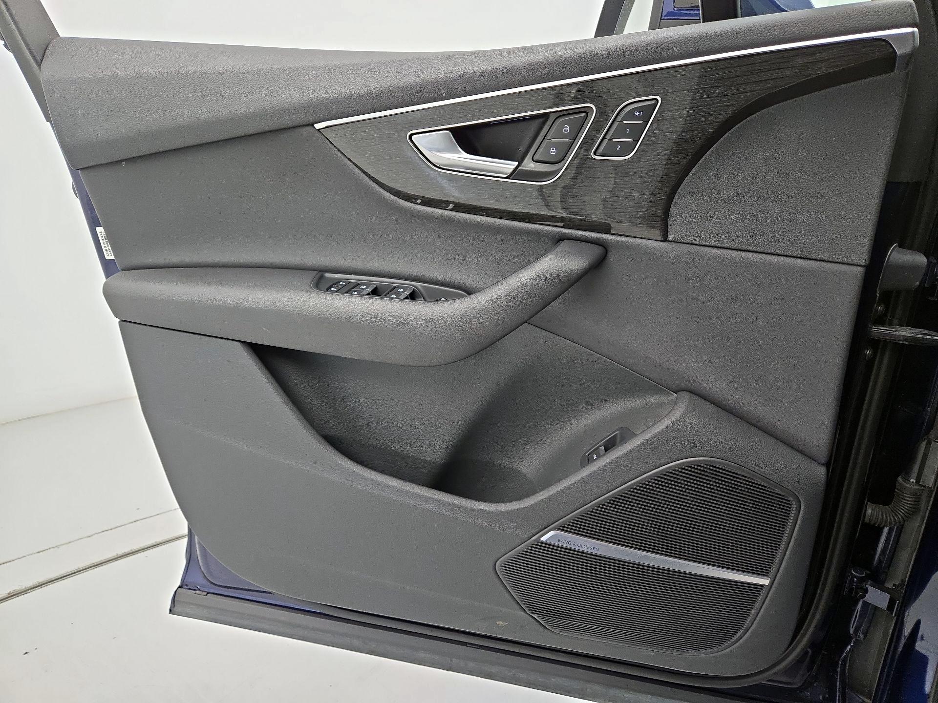 Thumbnail: 2021 Audi Q7 - 12