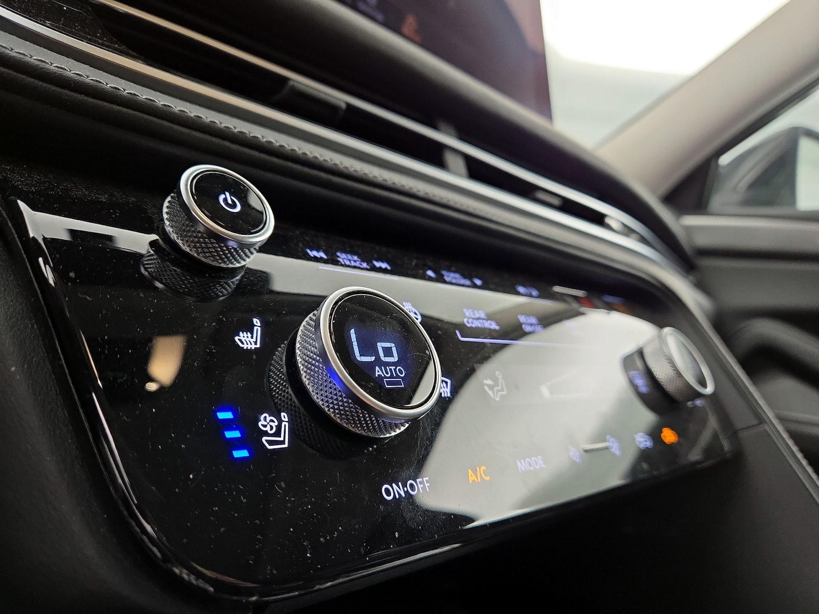 2023 INFINITI QX60 LUXE - Photo 18