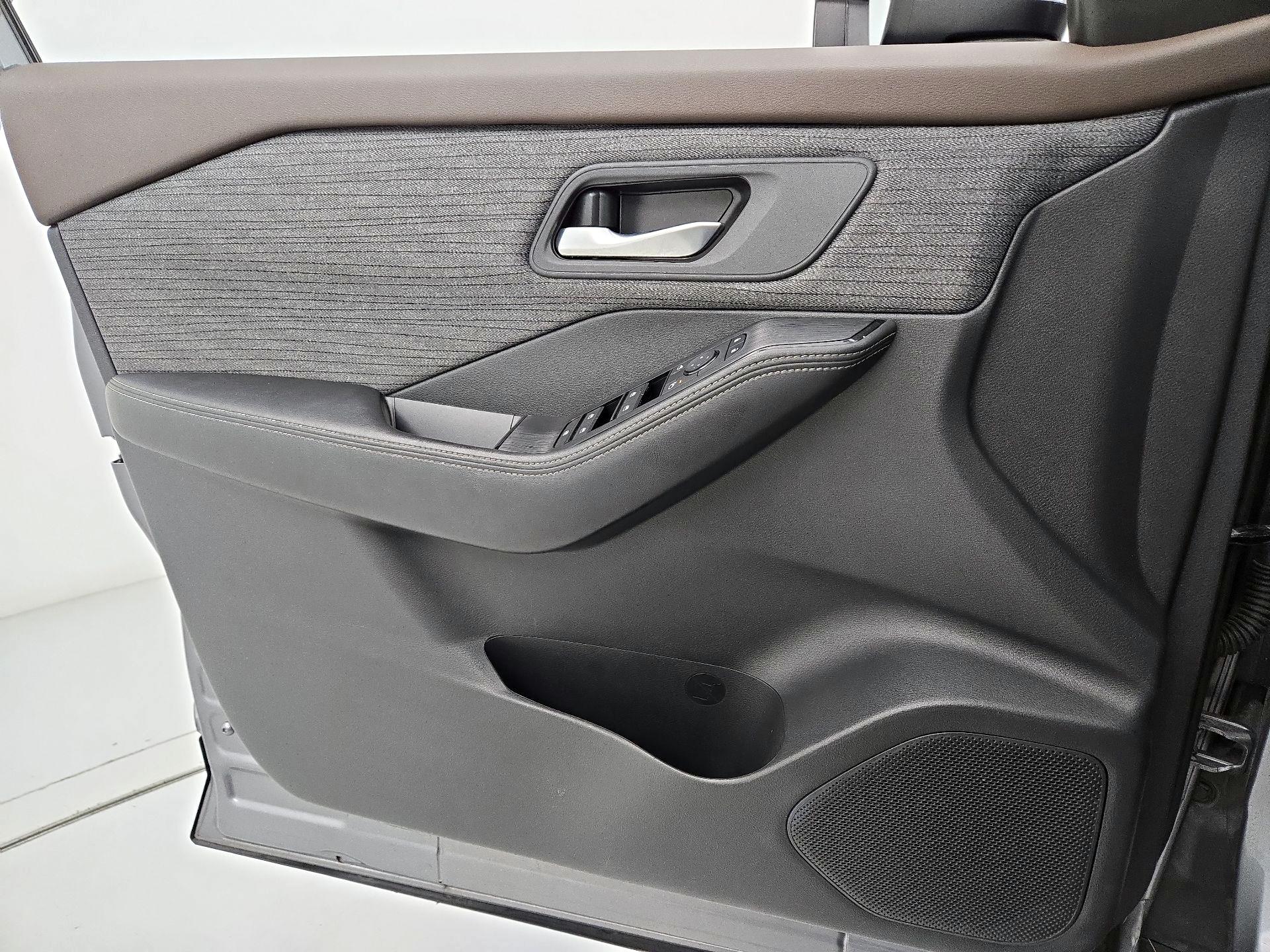 Thumbnail: 2023 Nissan Rogue - 12