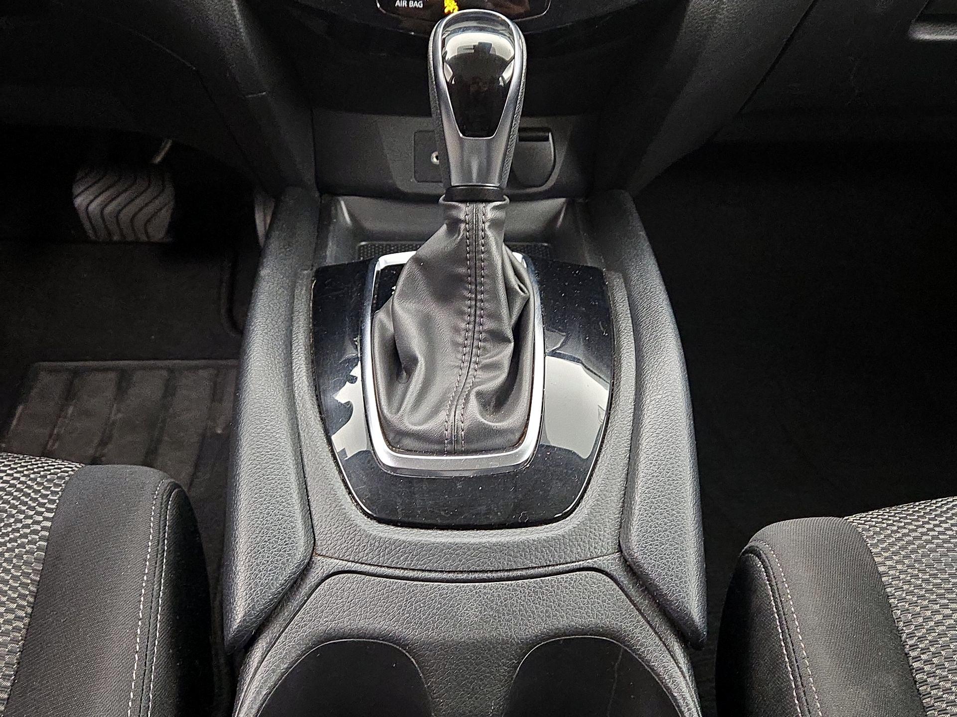 Thumbnail: 2021 Nissan Rogue Sport - 17