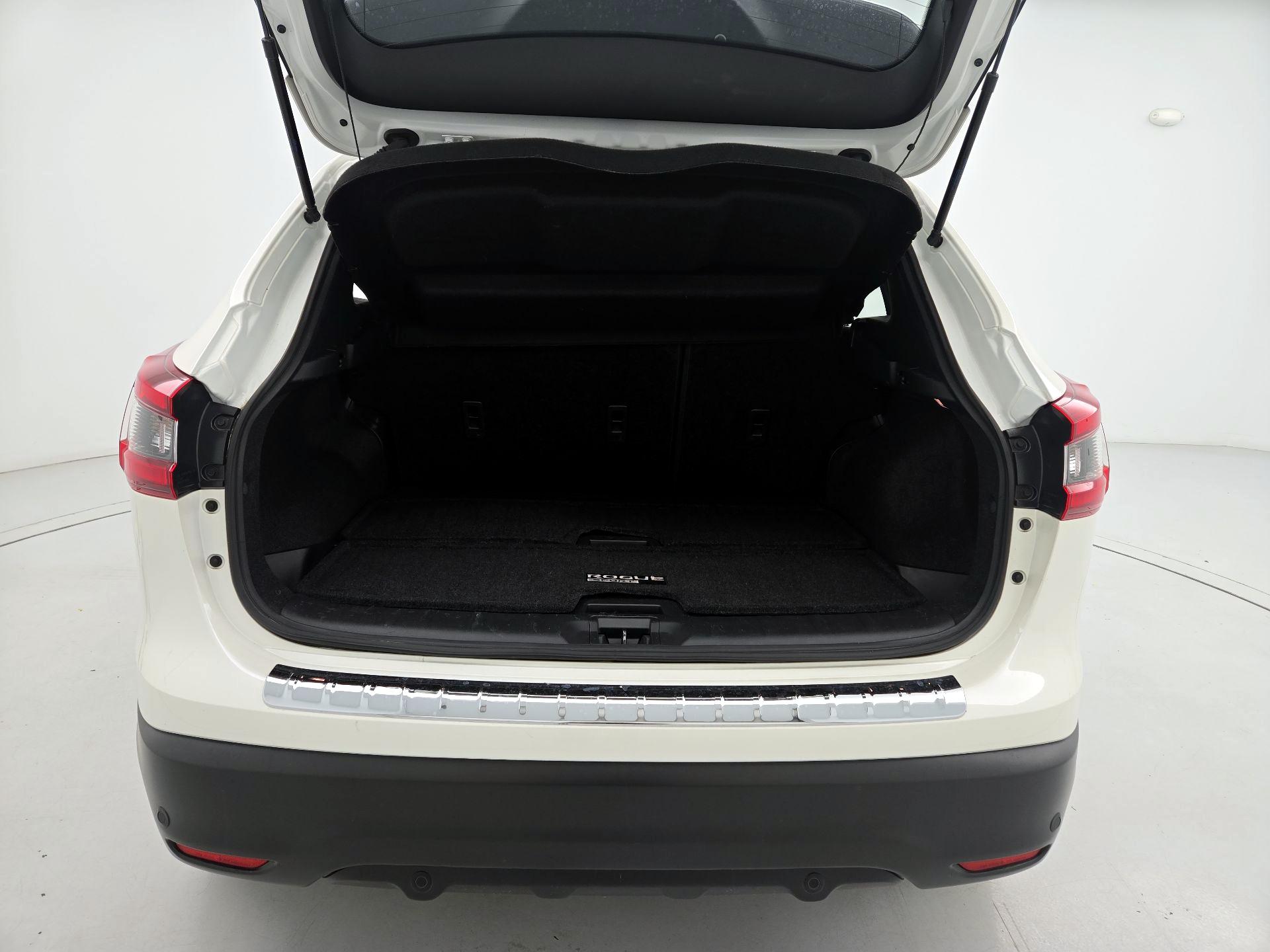 Thumbnail: 2021 Nissan Rogue Sport - 20