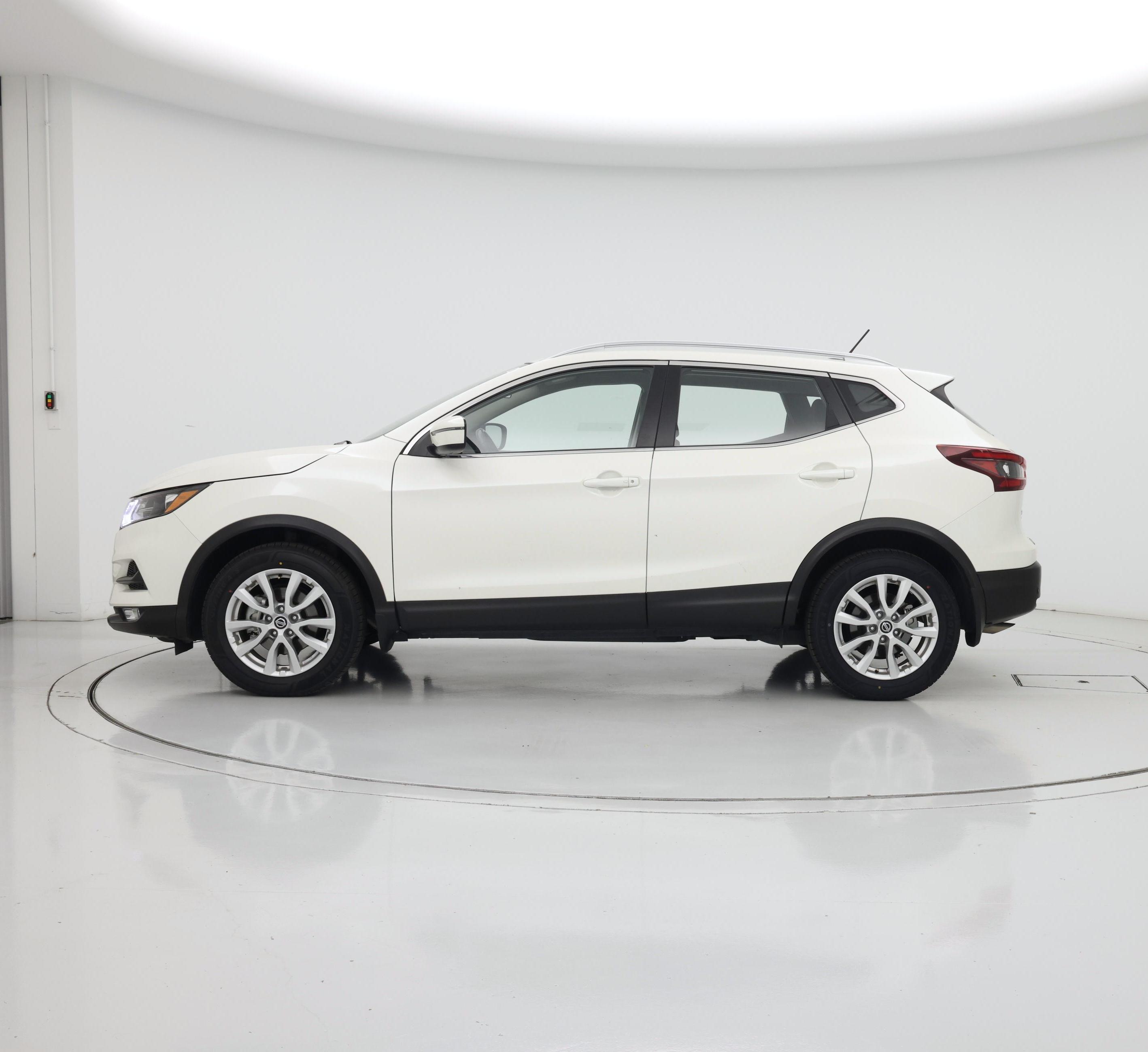 Thumbnail: 2021 Nissan Rogue Sport - 3
