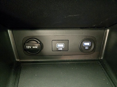 USB/AUX Ports