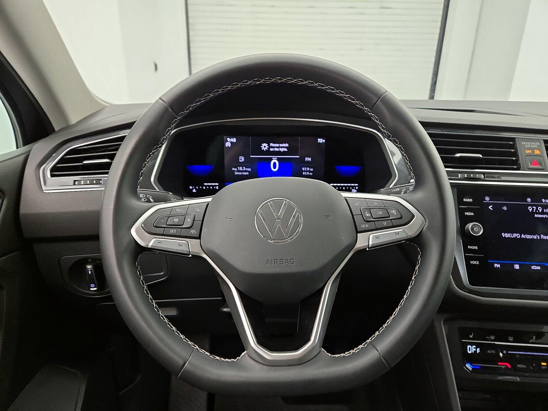 Thumbnail: 2023 Volkswagen Tiguan - 10