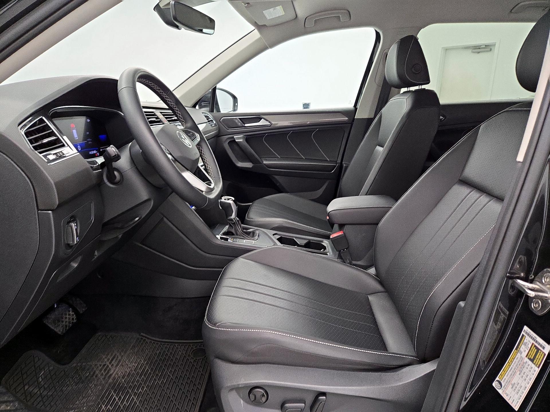 Thumbnail: 2023 Volkswagen Tiguan - 11
