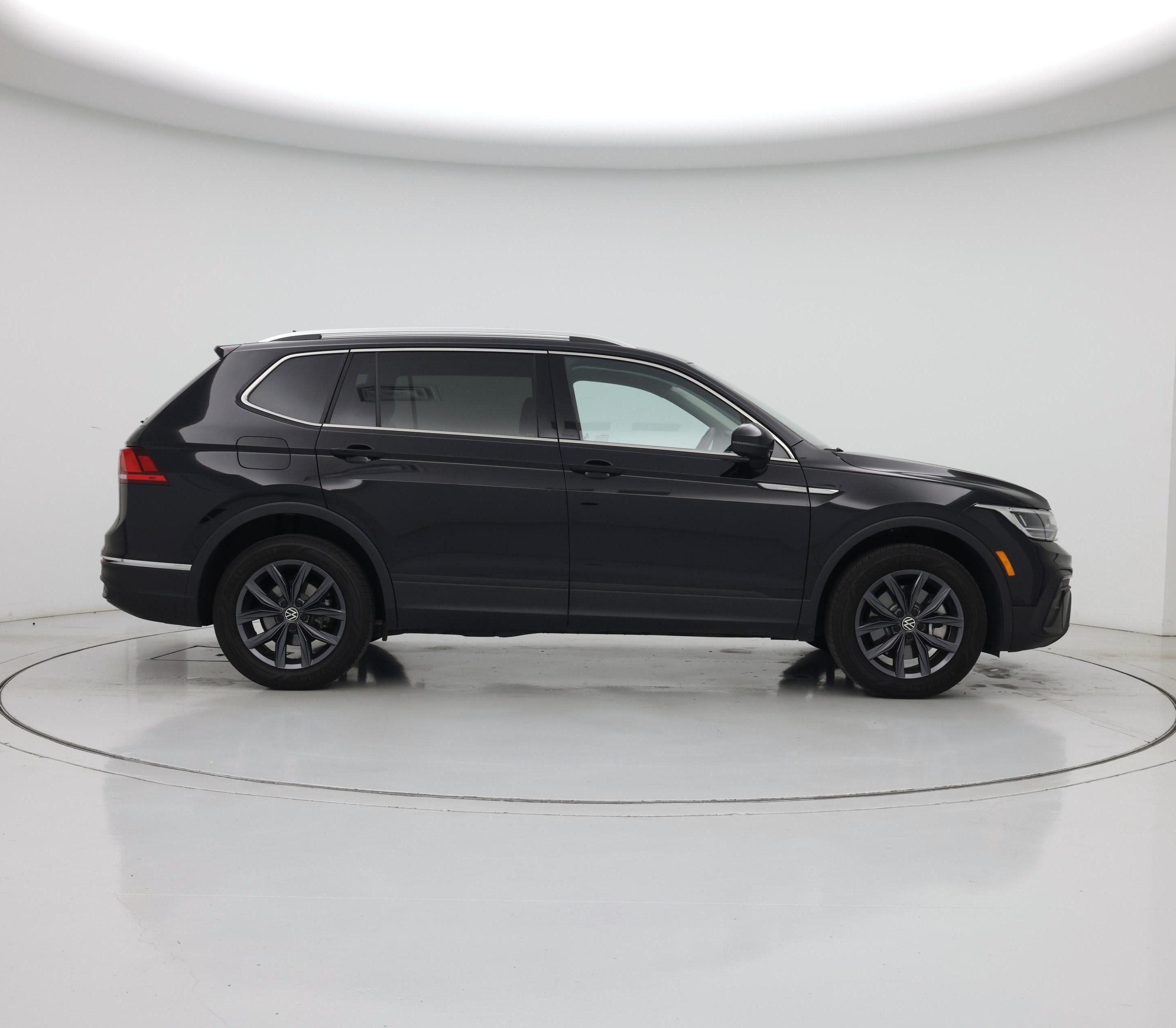 Thumbnail: 2023 Volkswagen Tiguan - 7