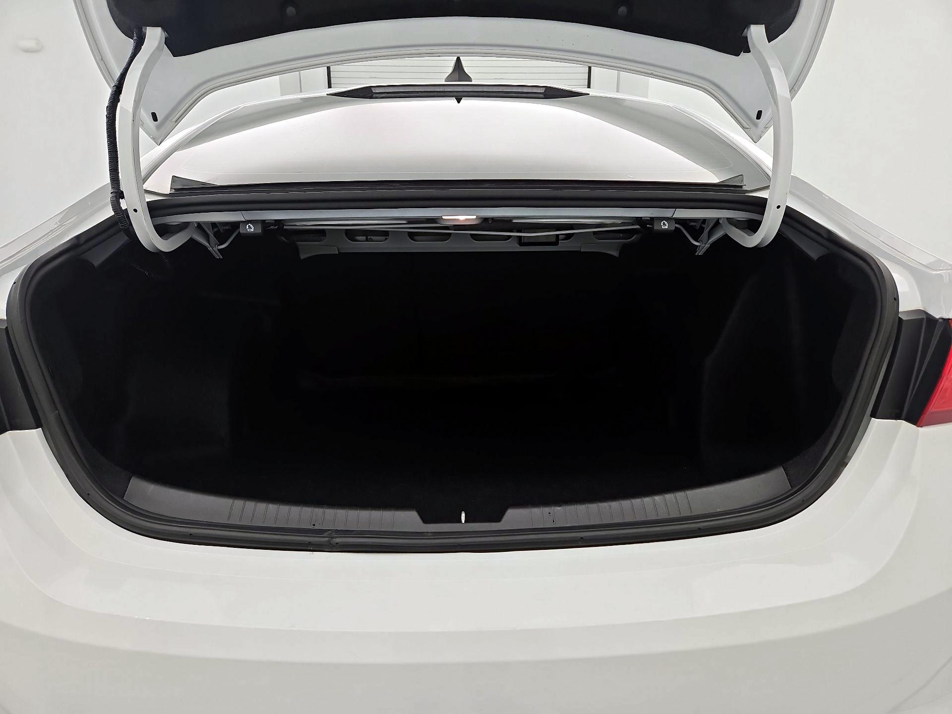 Thumbnail: 2023 Chevrolet Malibu - 20