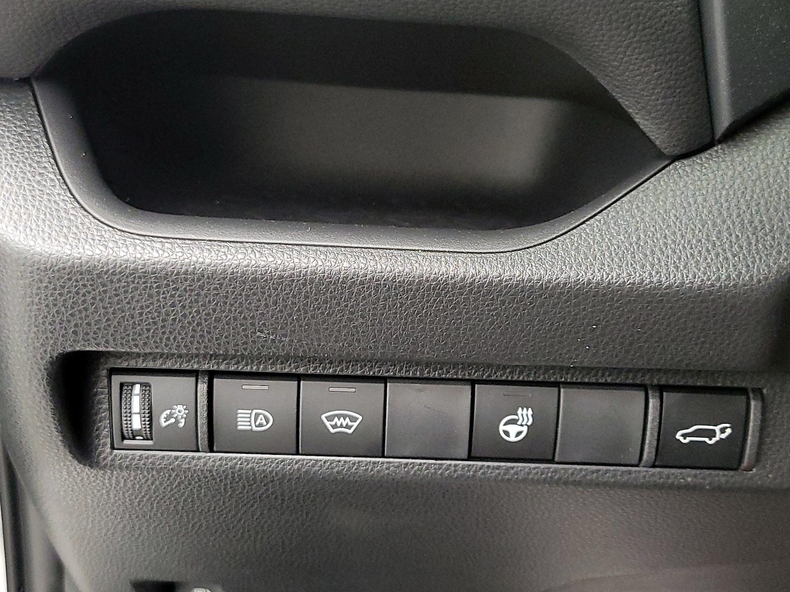 2024 Toyota RAV4 XLE - Photo 14