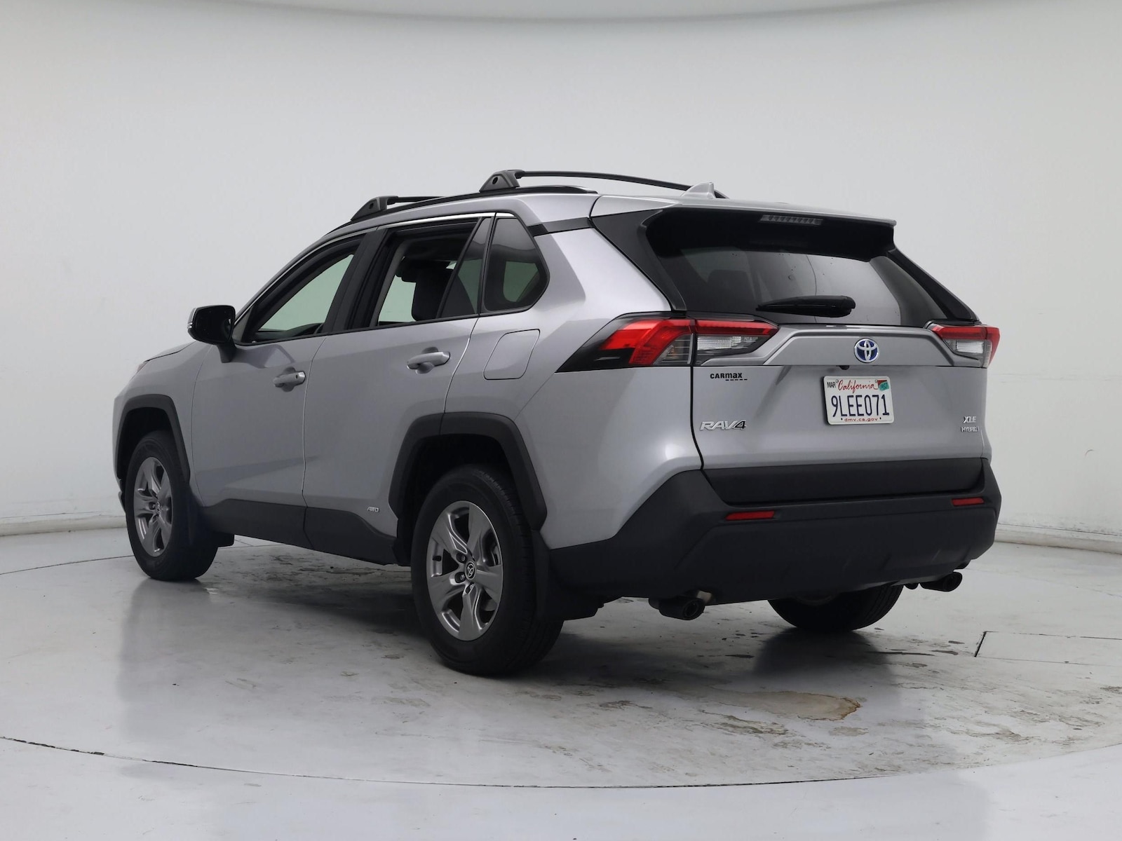 2024 Toyota RAV4 XLE - Photo 3