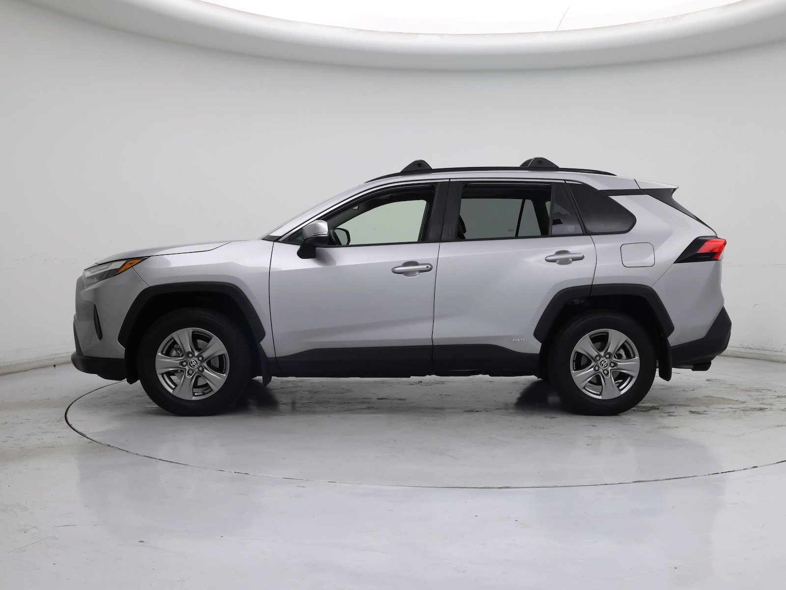 2024 Toyota RAV4 XLE - Photo 4