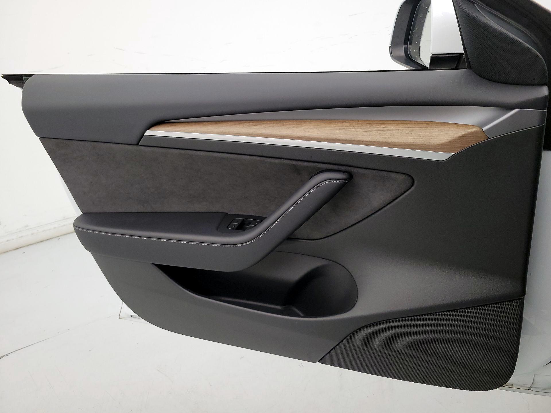 Thumbnail: 2023 Tesla Model 3 - 12